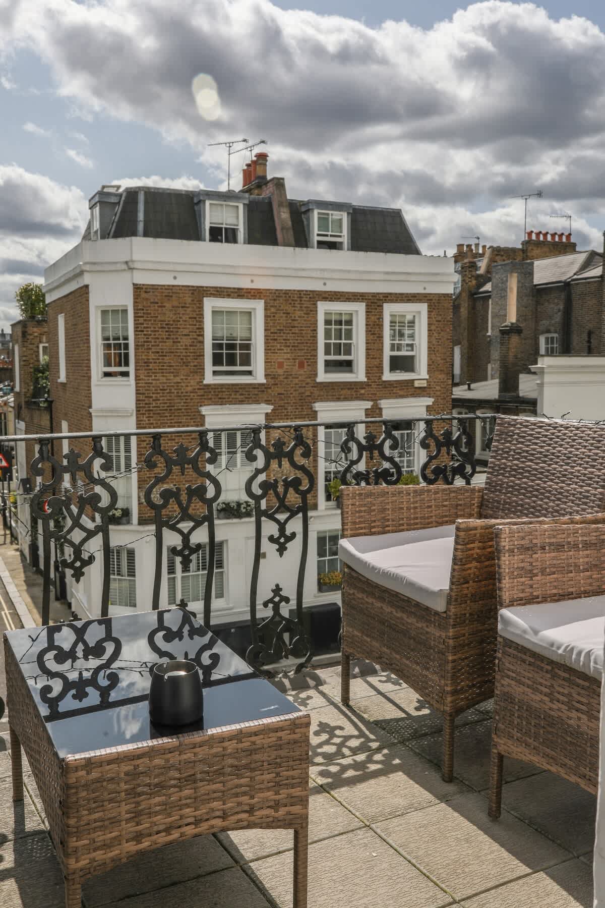 Charming Westbourne 2Bdr Dream - 22