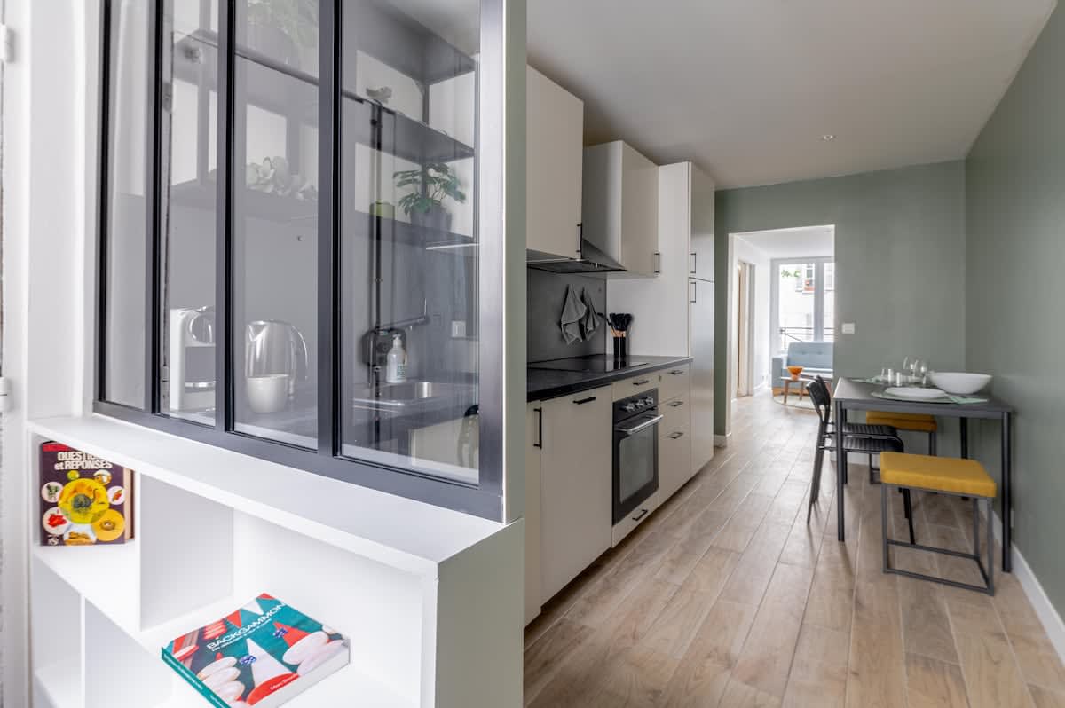 Charming 1 Bedroom Ideally Located in Paris — 11