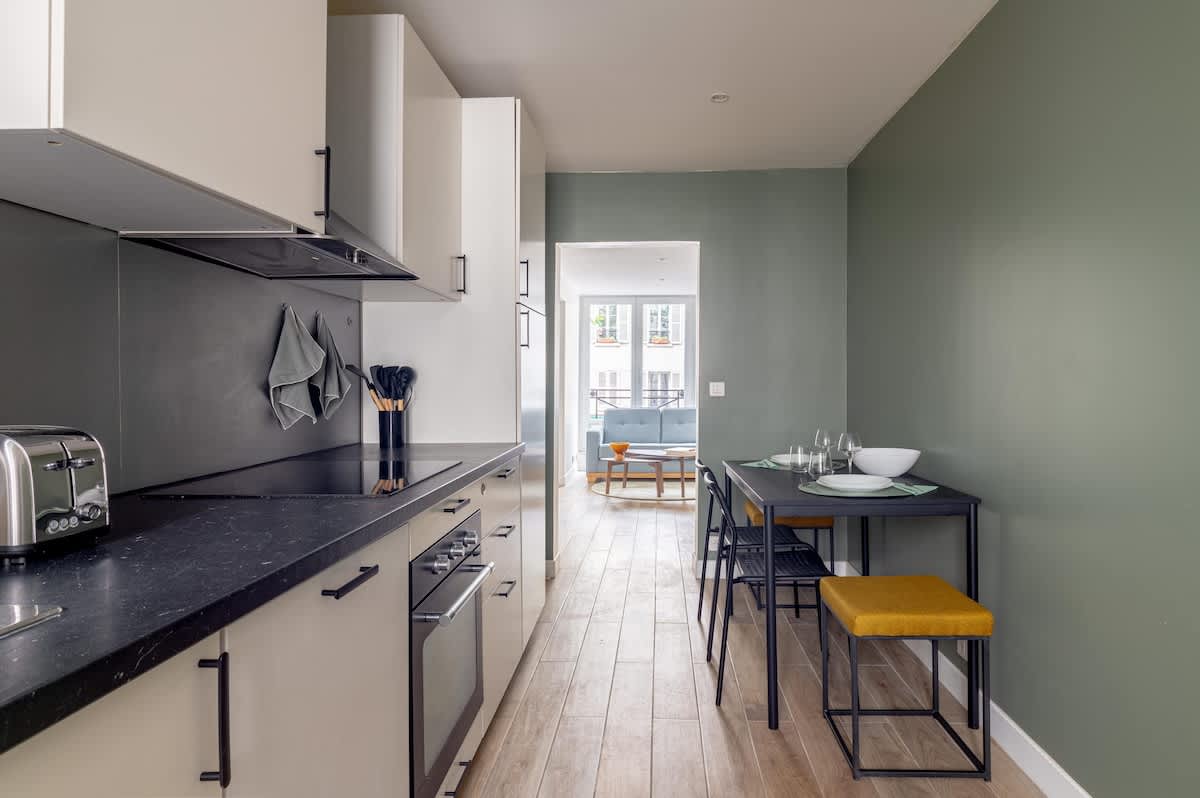 Charming 1 Bedroom Ideally Located in Paris — 10