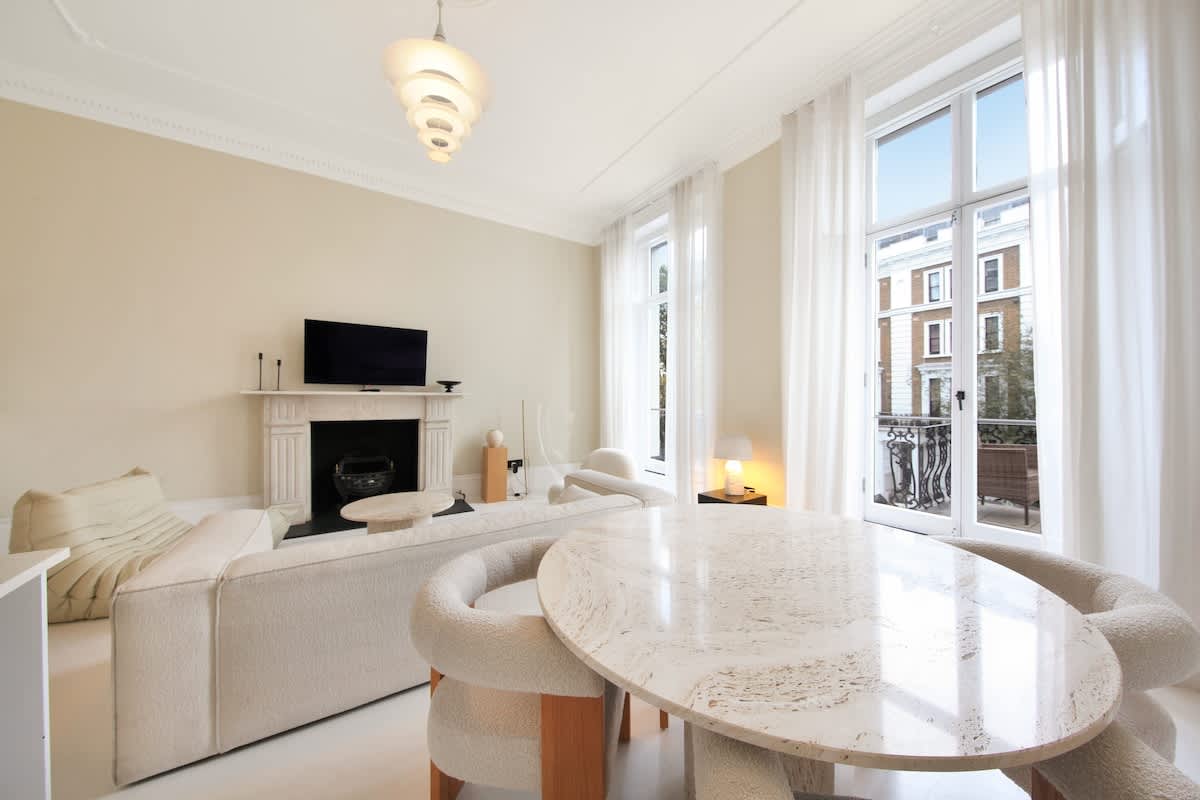 Charming Westbourne 2Bdr Dream - 16