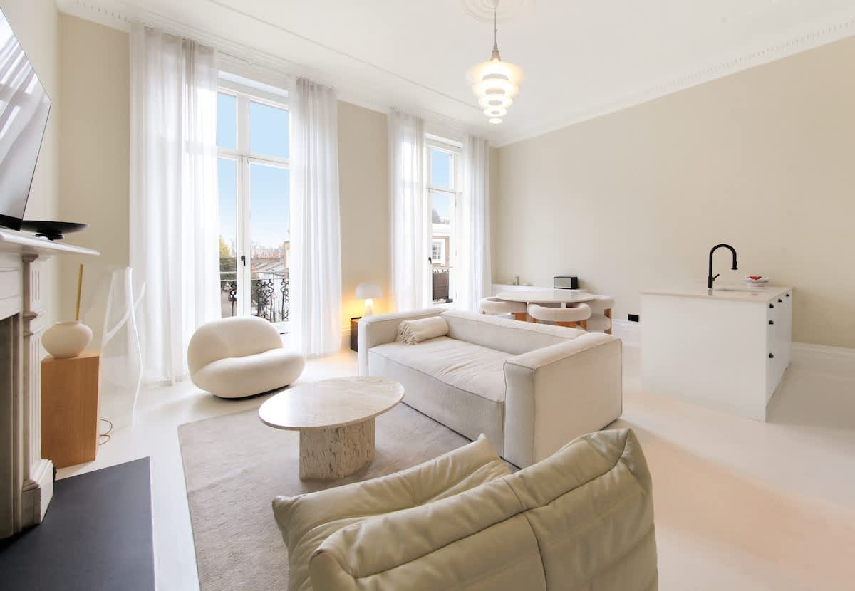 Charming Westbourne 2Bdr Dream - 1