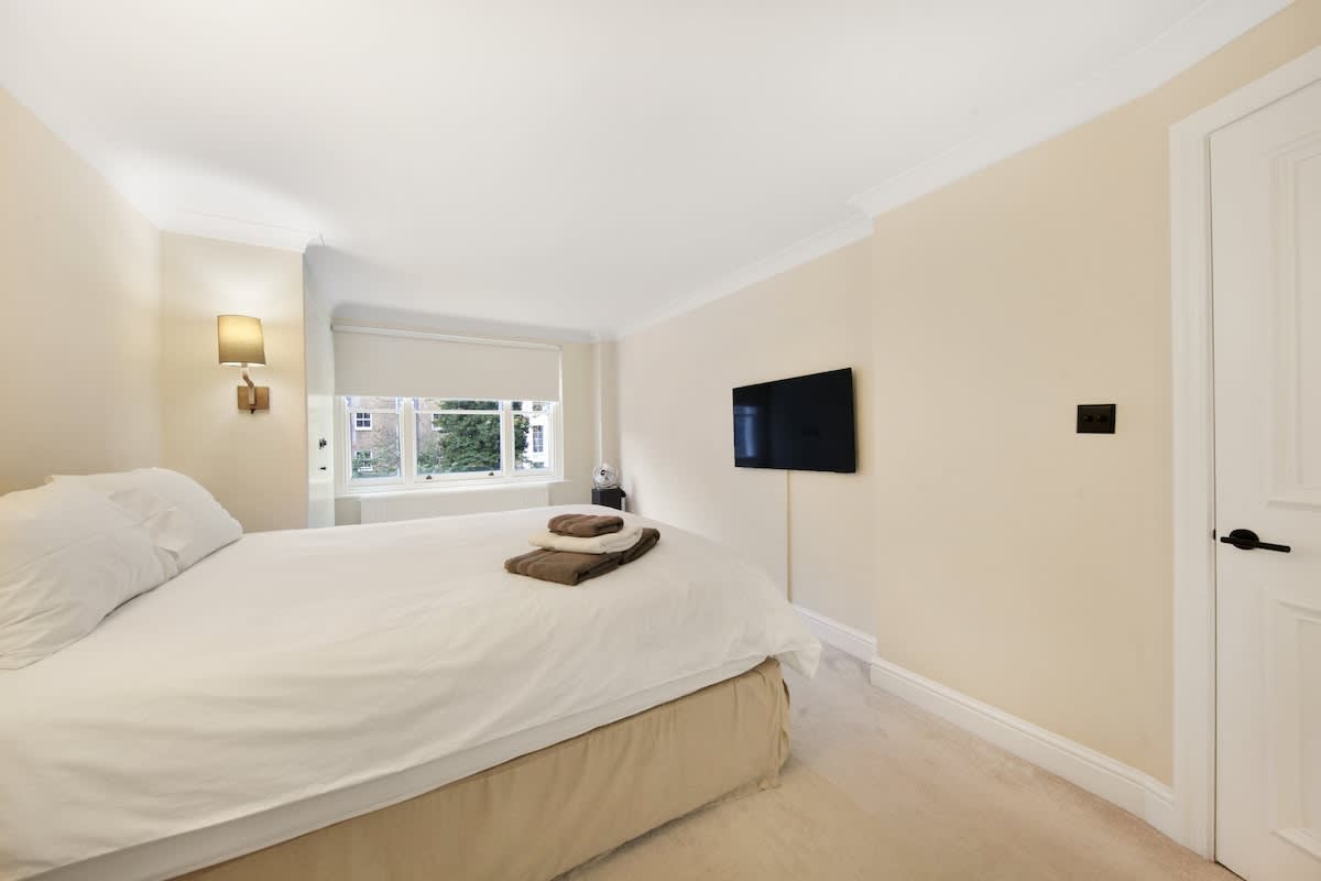 Charming Westbourne 2Bdr Dream - 14