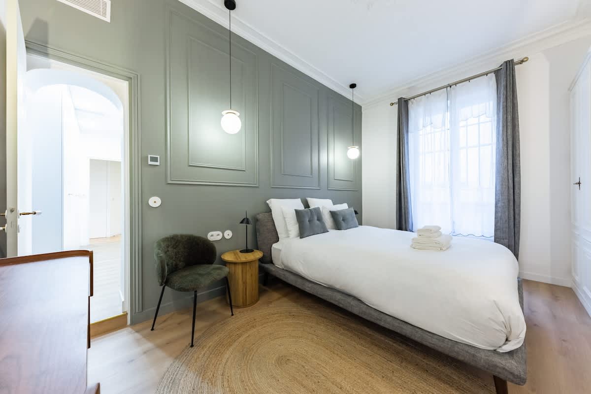 Luxury Rivoli 4 Bed 3 Bath AC Hotel de Ville BHV