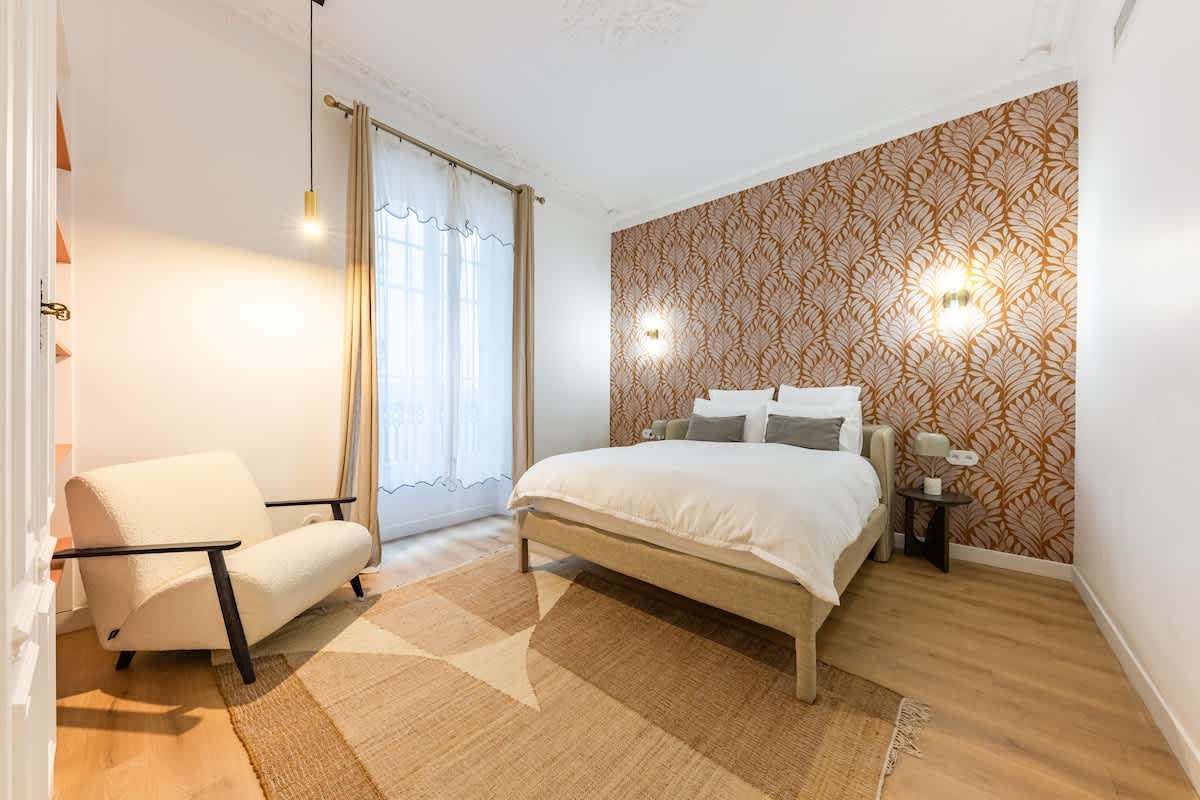 Luxury Rivoli 4 Bed 3 Bath AC Hotel de Ville BHV