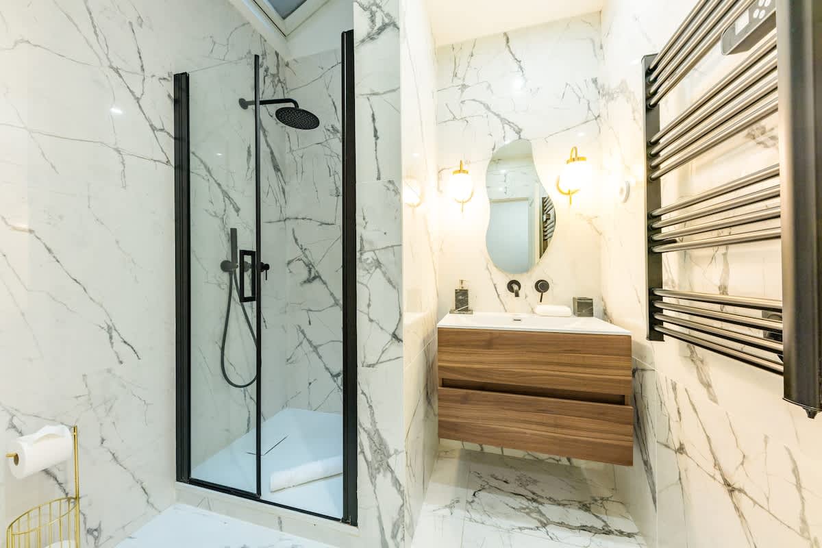 Luxury Rivoli 4 Bed 3 Bath AC Hotel de Ville BHV