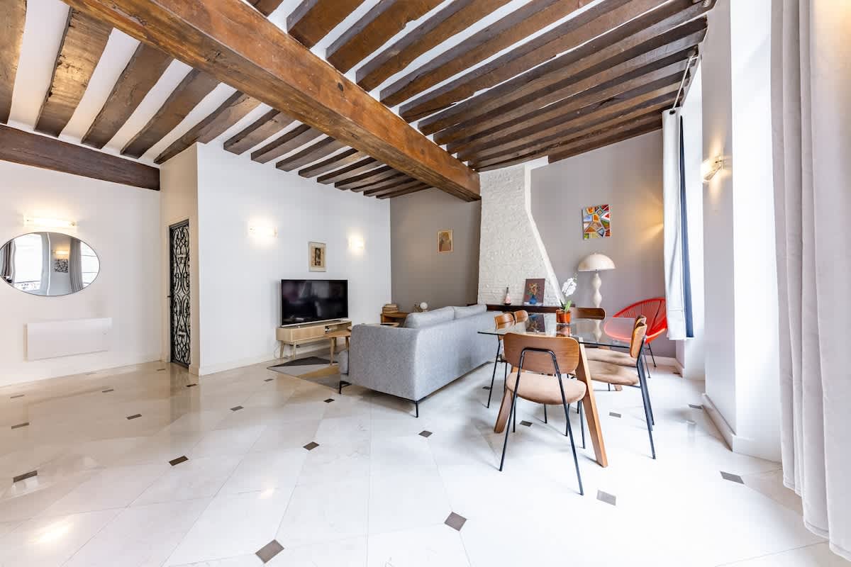 Charming Apartment 2BR 6P  St Germain Des Pres — 4