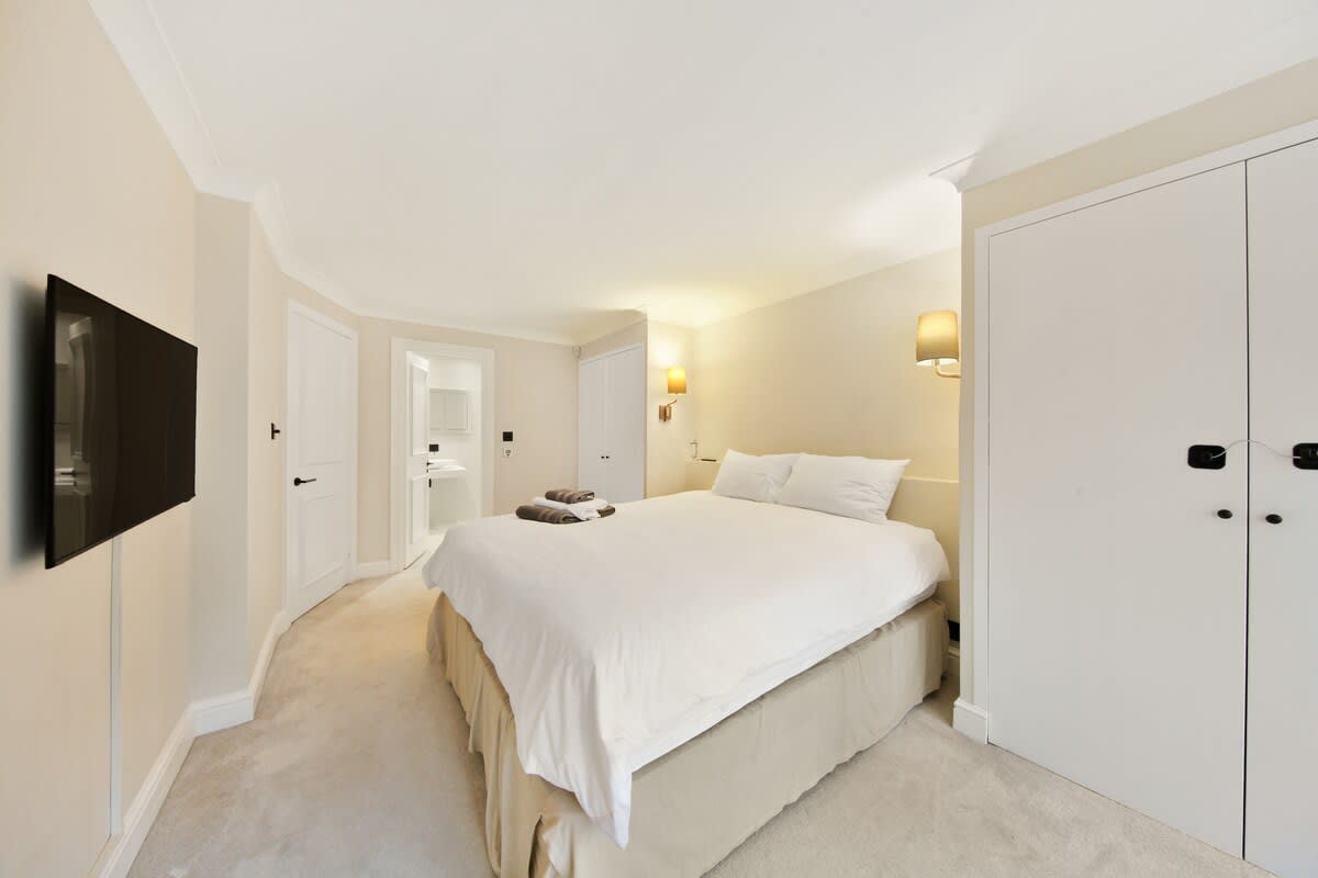 Beautiful Westbourne 2Bdr Haven - 7