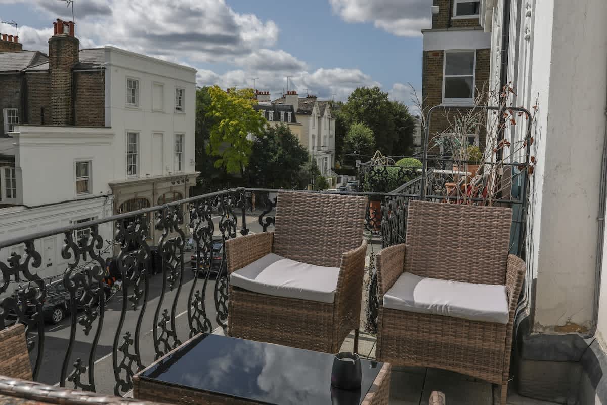 Beautiful Westbourne 2Bdr Haven - 16