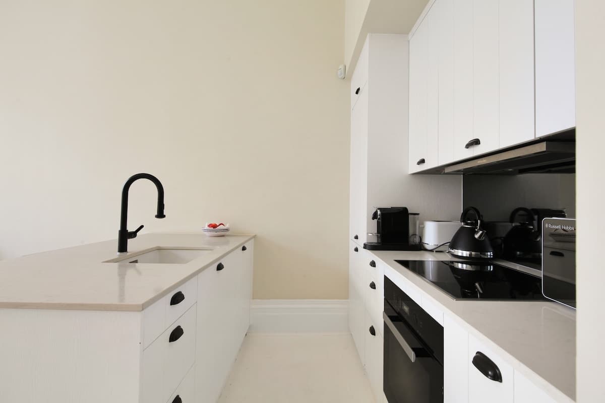 Beautiful Westbourne 2Bdr Haven - 5