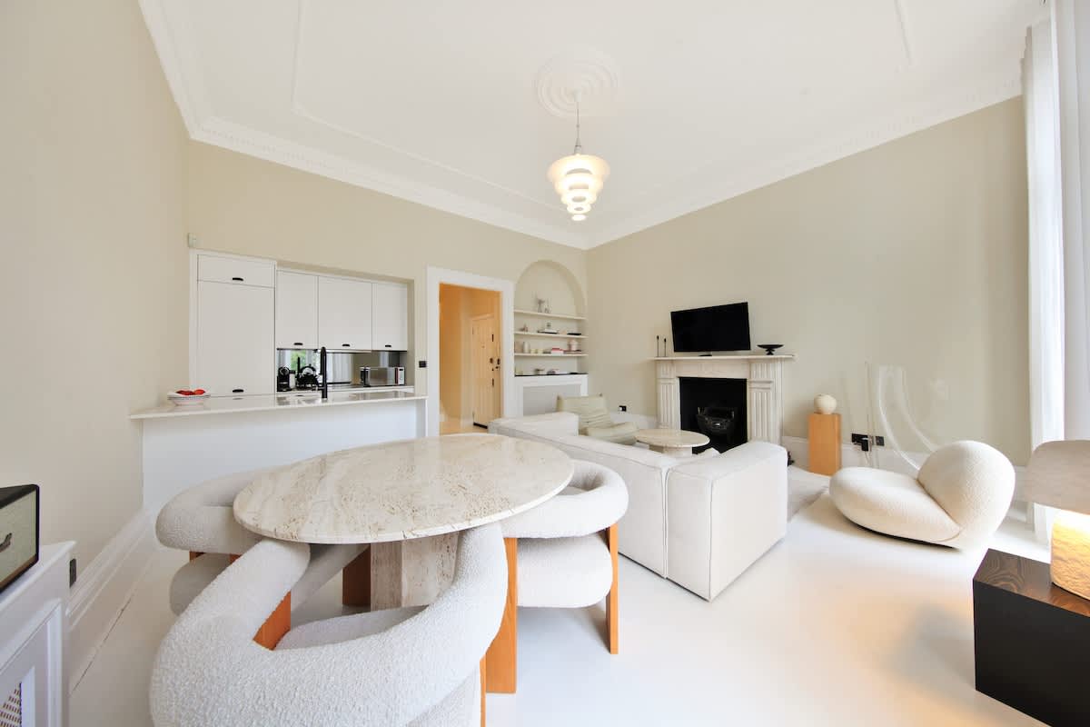 Beautiful Westbourne 2Bdr Haven - 2