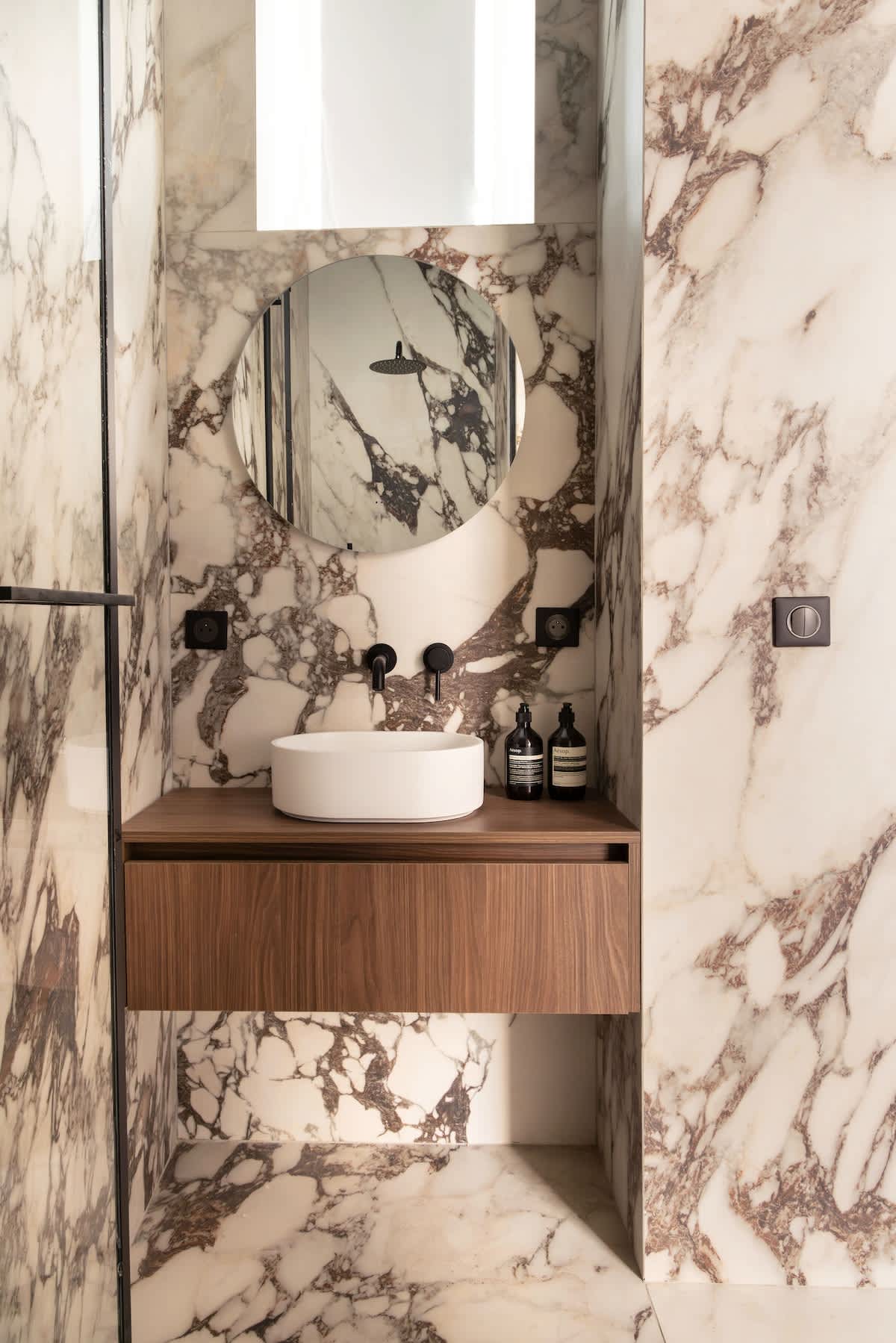 Luxury Comfort 3BD 8P AC Heart of Le Marais — 24