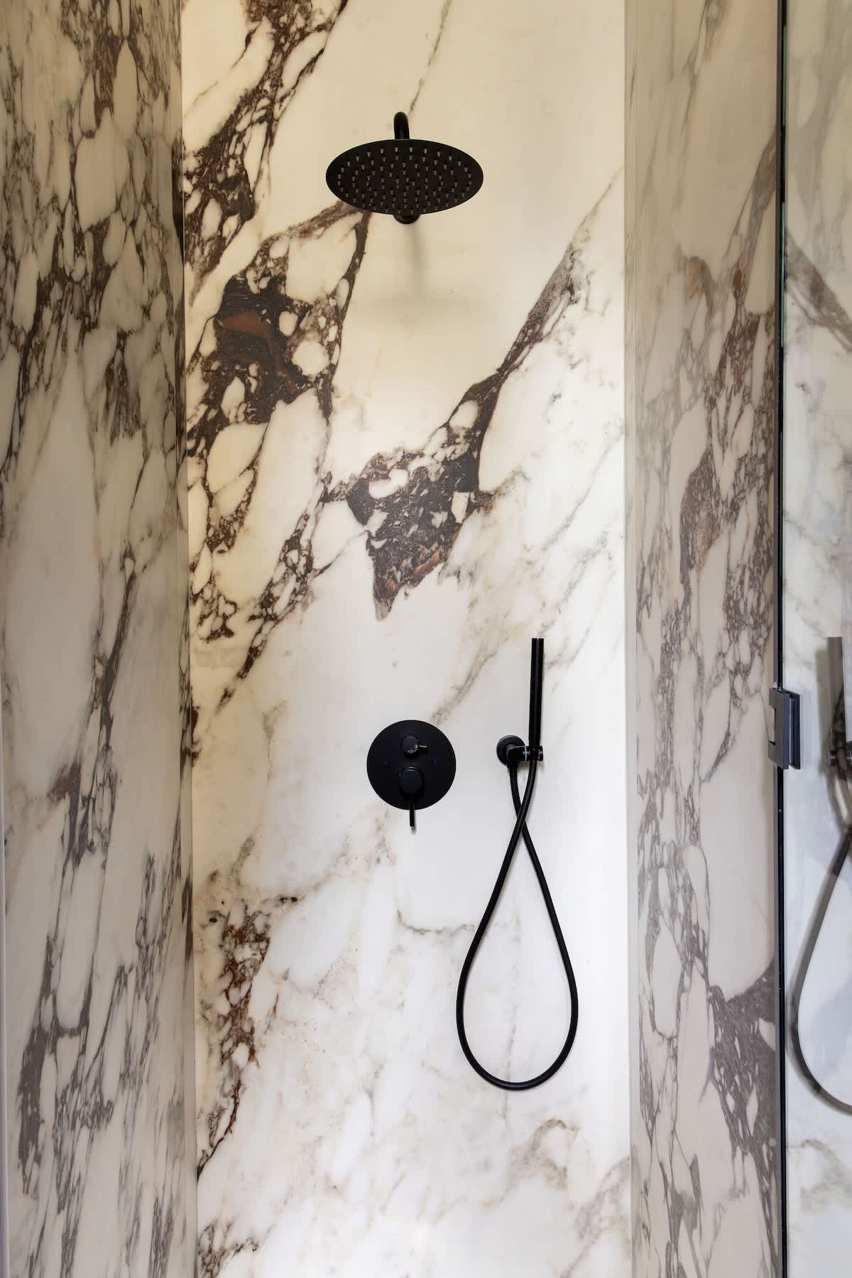 Luxury Comfort 3BD 8P AC Heart of Le Marais — 23