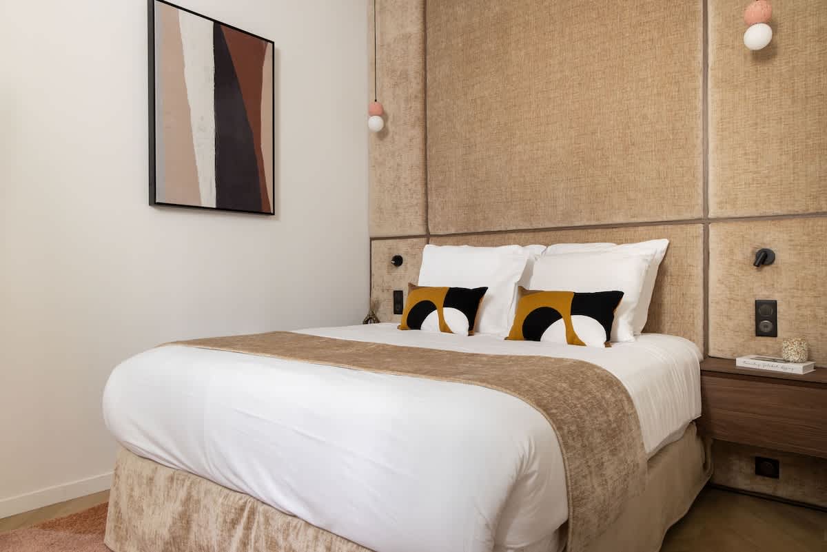 Luxury Comfort 3BD 8P AC Heart of Le Marais — 10
