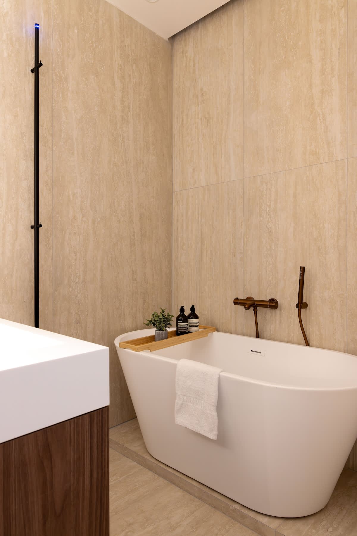 Luxury Comfort 3BD 8P AC Heart of Le Marais