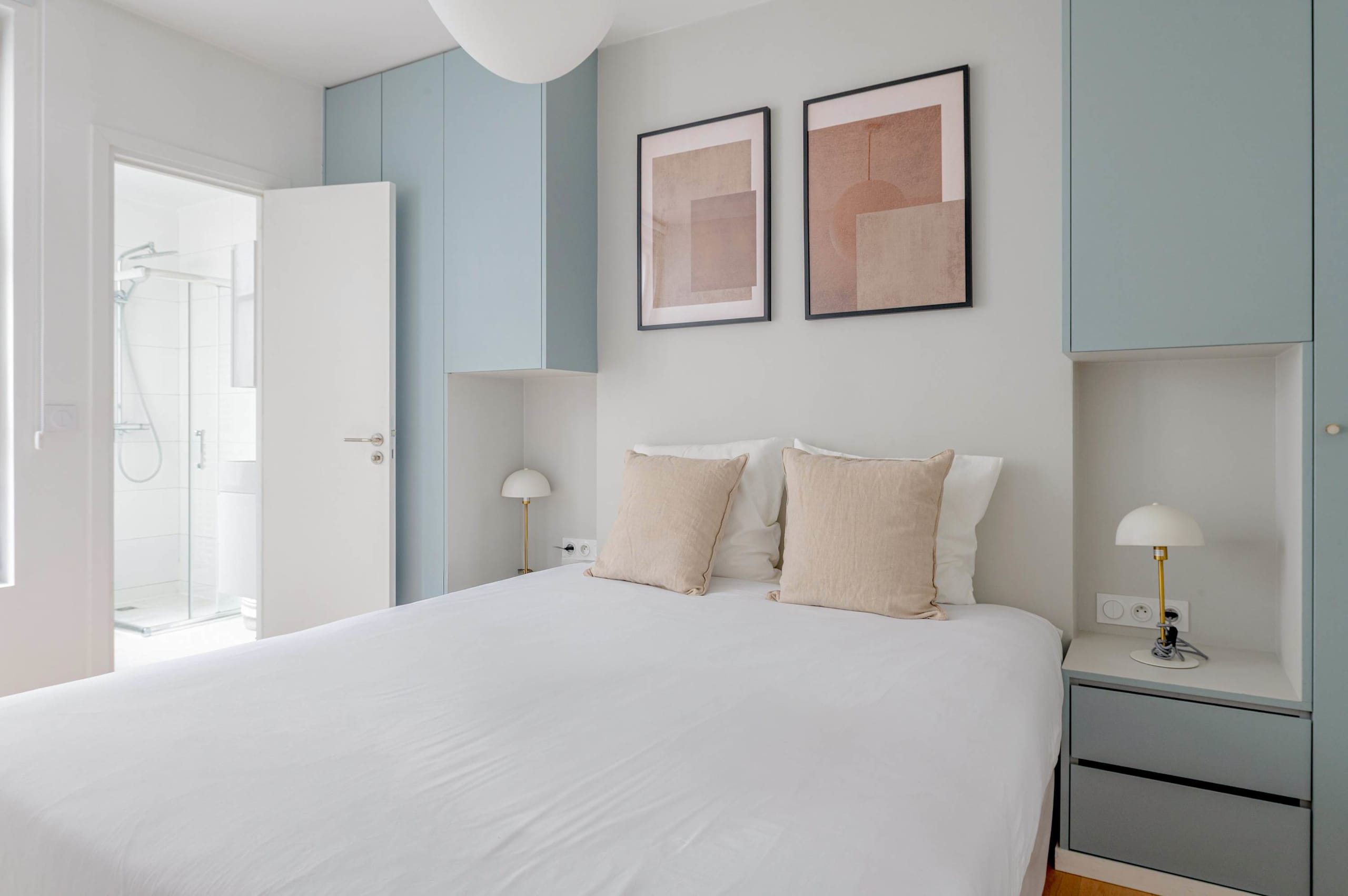 Beautiful Home Steps from Bon Marché — 12