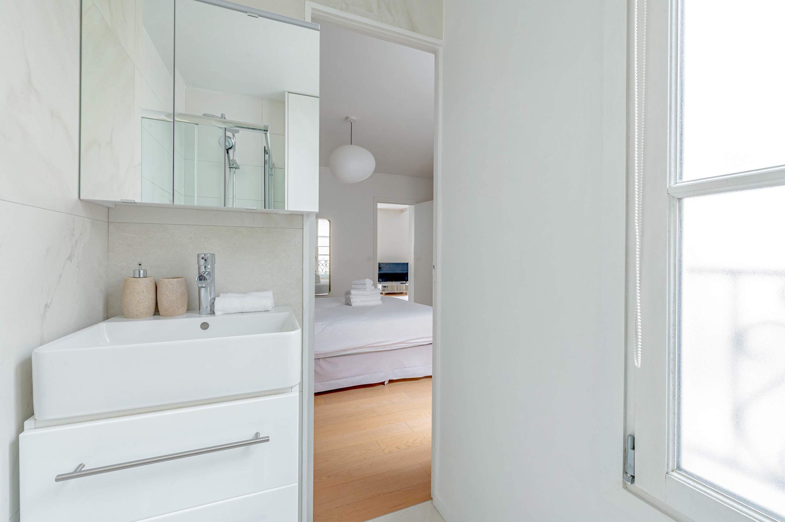 Beautiful Home Steps from Bon Marché — 22
