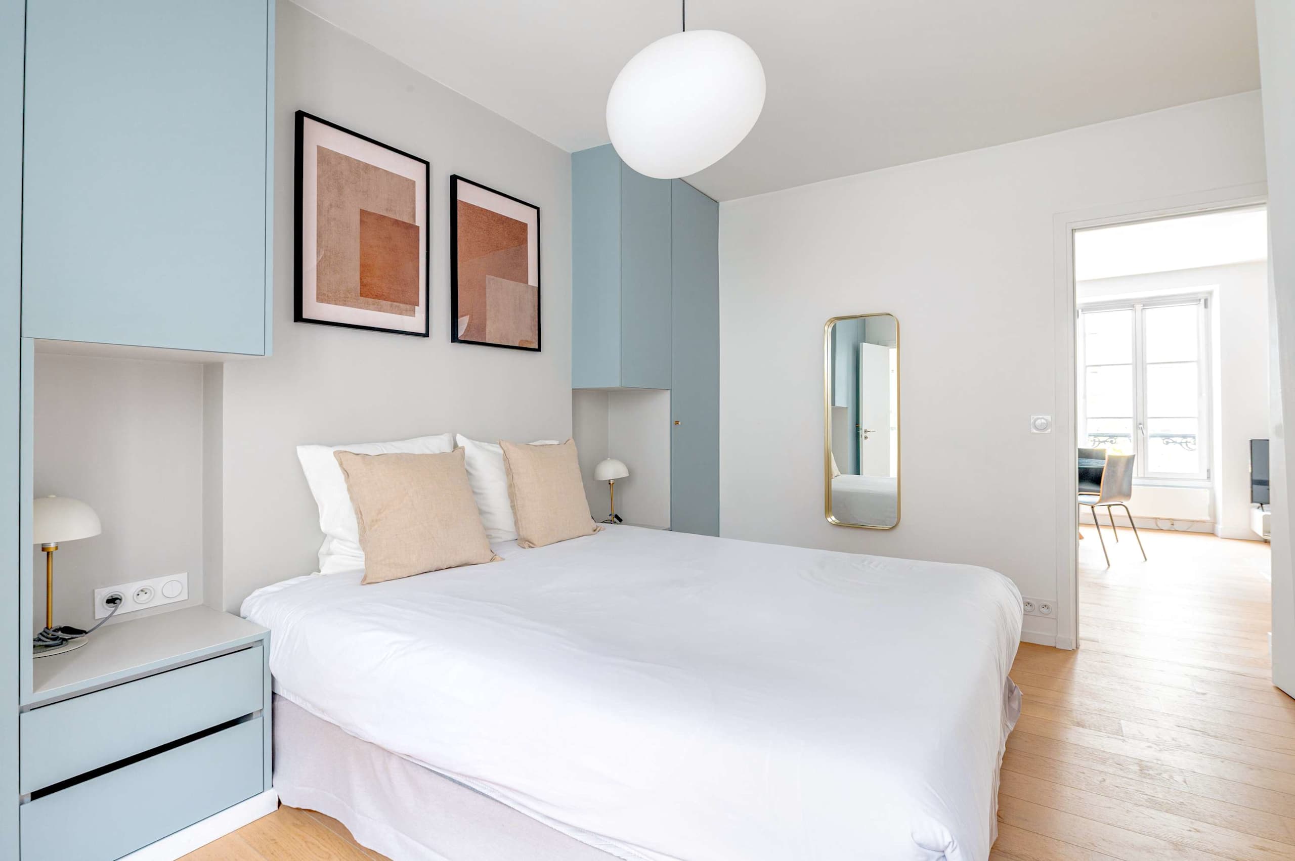 Beautiful Home Steps from Bon Marché