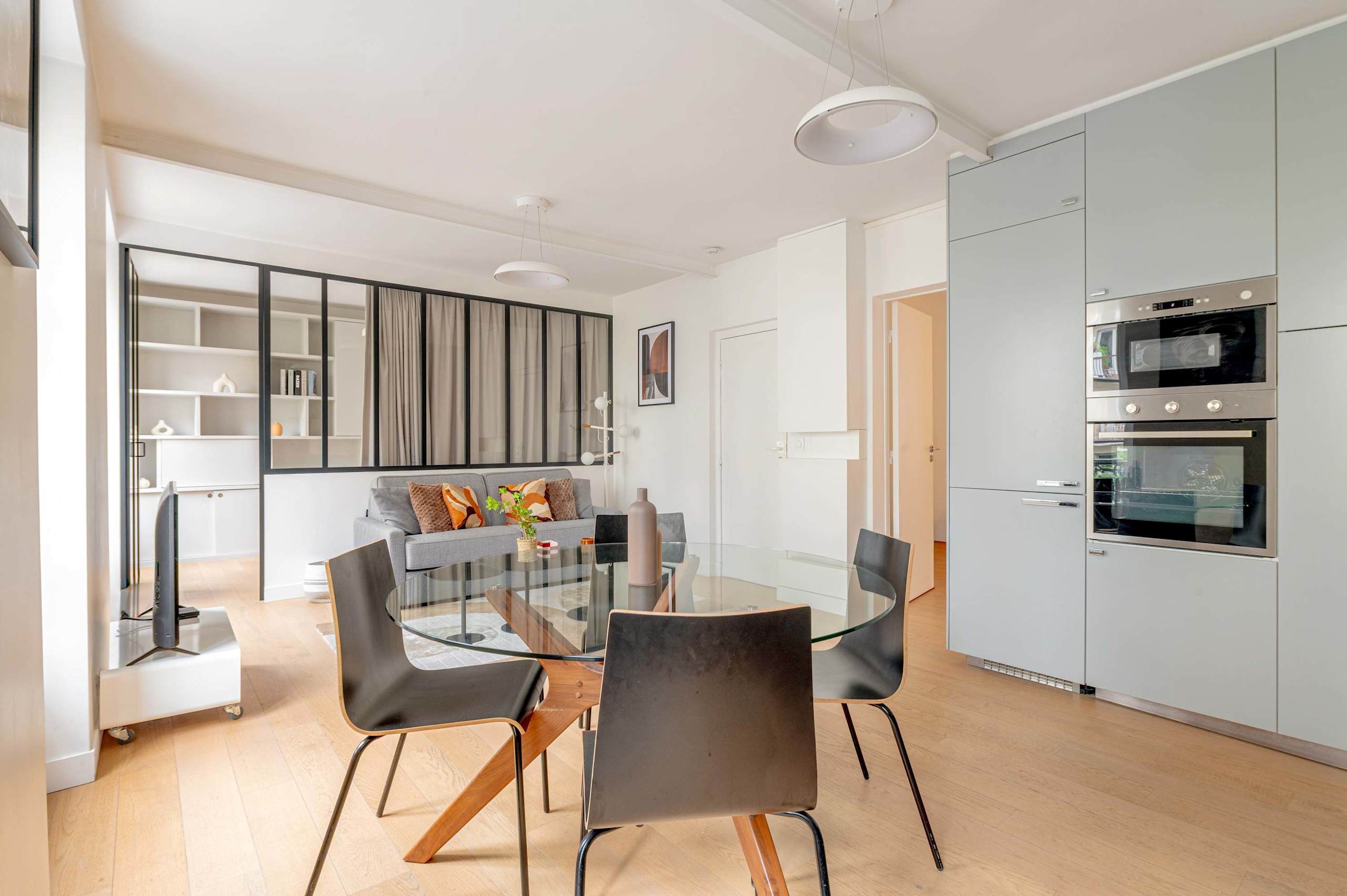 Beautiful Home Steps from Bon Marché — 8