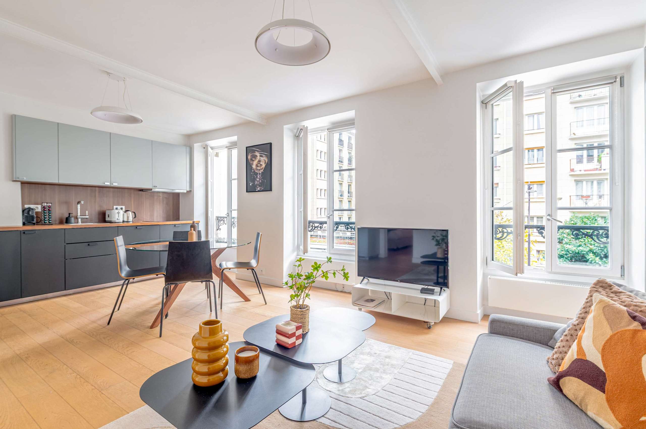 Beautiful Home Steps from Bon Marché — 5