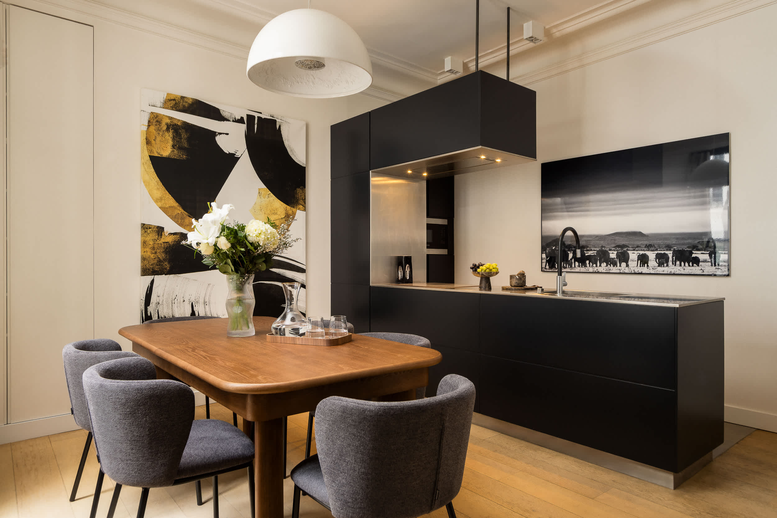 Classy Montaigne 2BR Suite 7P