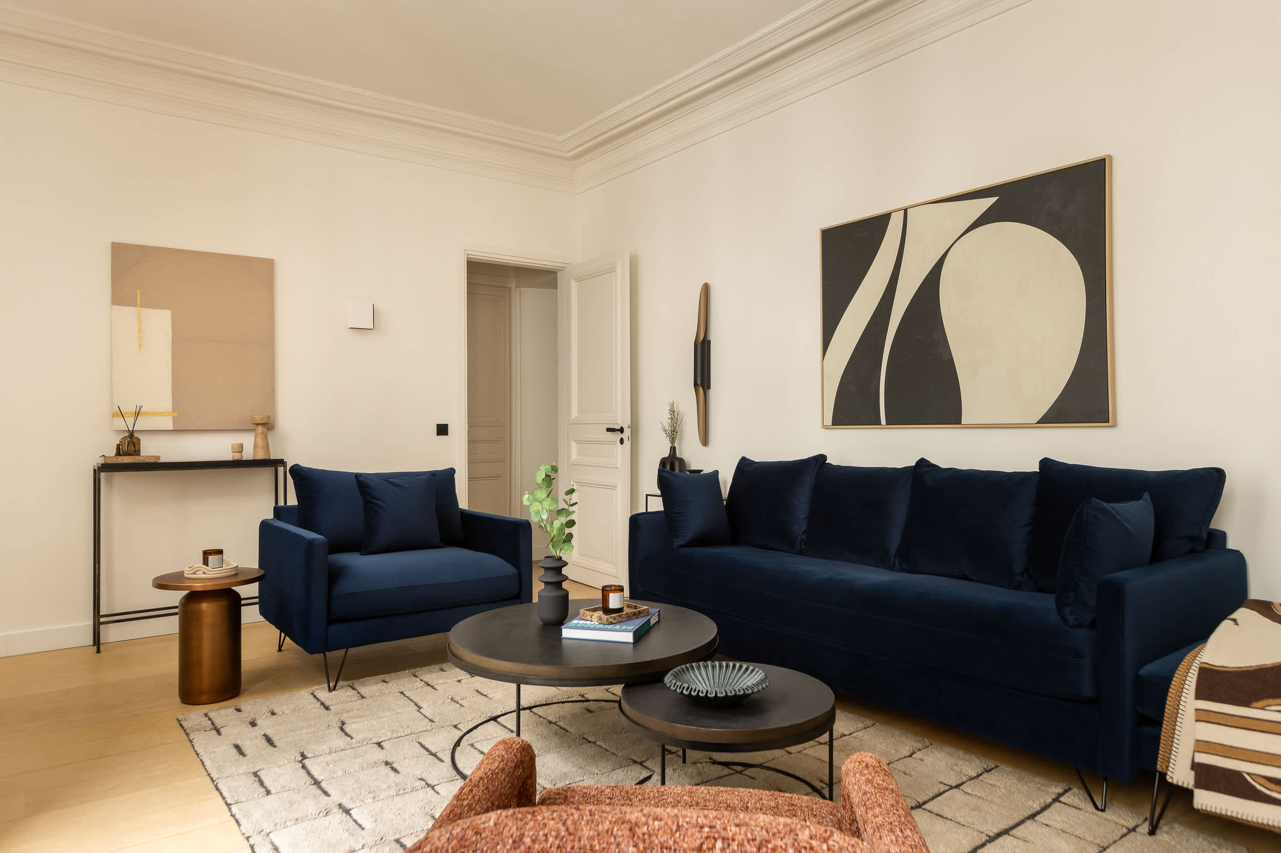 Classy Montaigne 2BR Suite 7P — 4