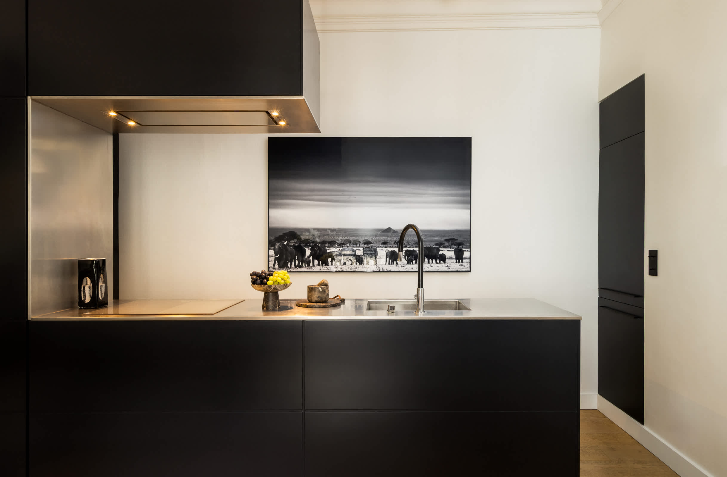 Classy Montaigne 2BR Suite 7P — 16