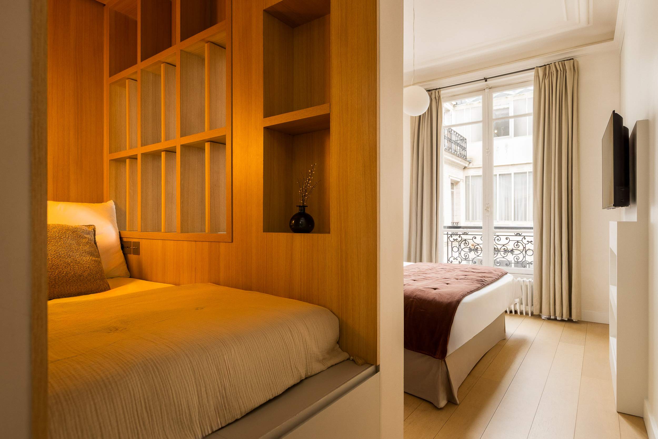 Classy Montaigne 2BR Suite 7P — 13