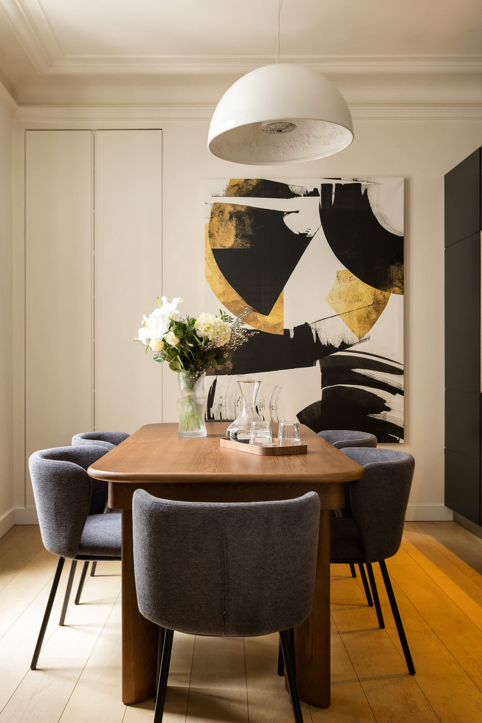 Classy Montaigne 2BR Suite 7P — 7