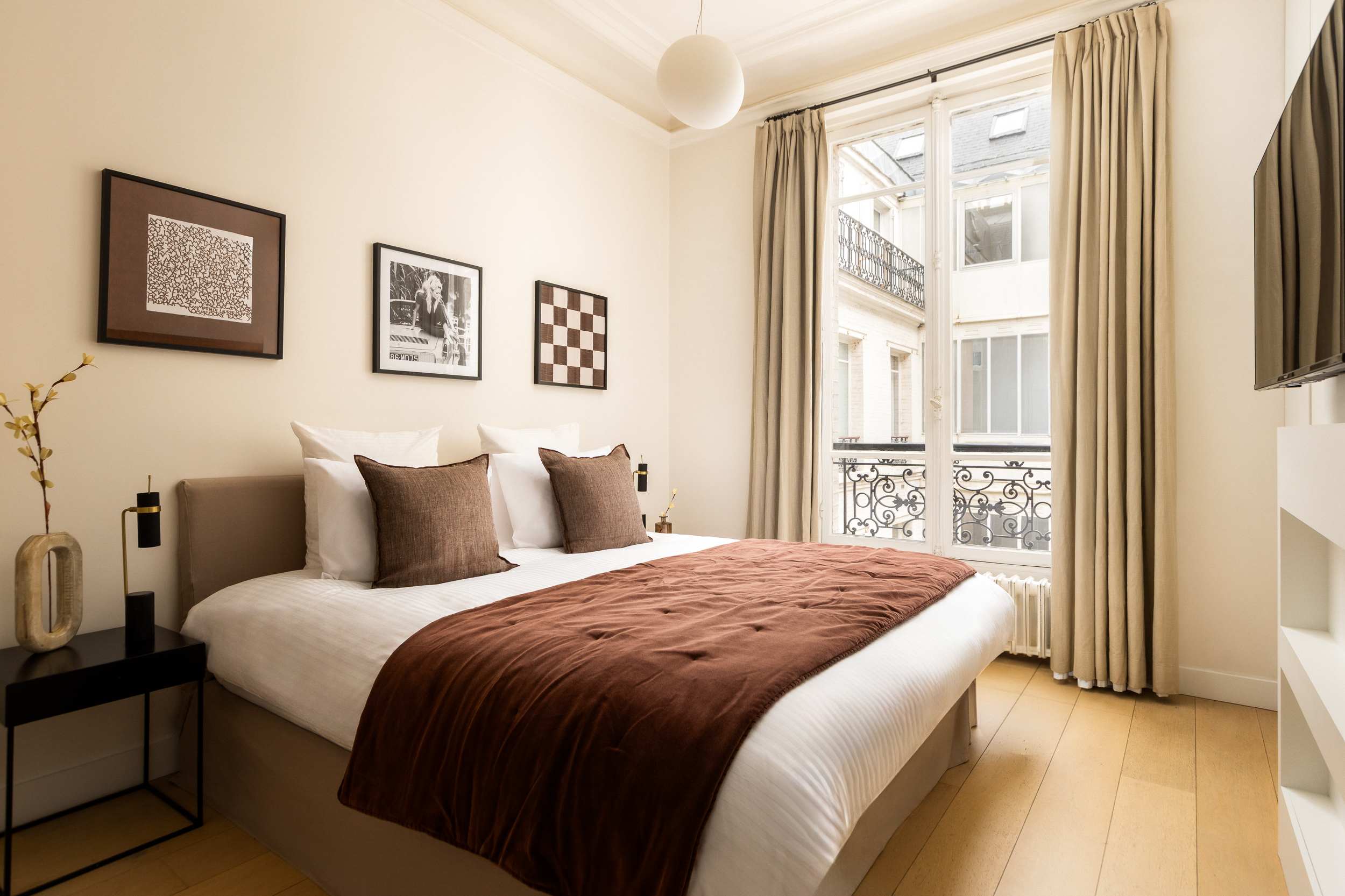 Classy Montaigne 2BR Suite 7P