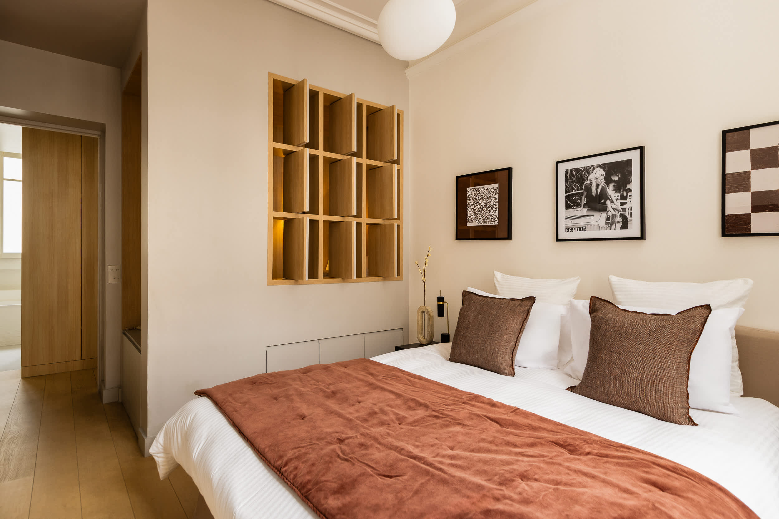 Classy Montaigne 2BR Suite 7P