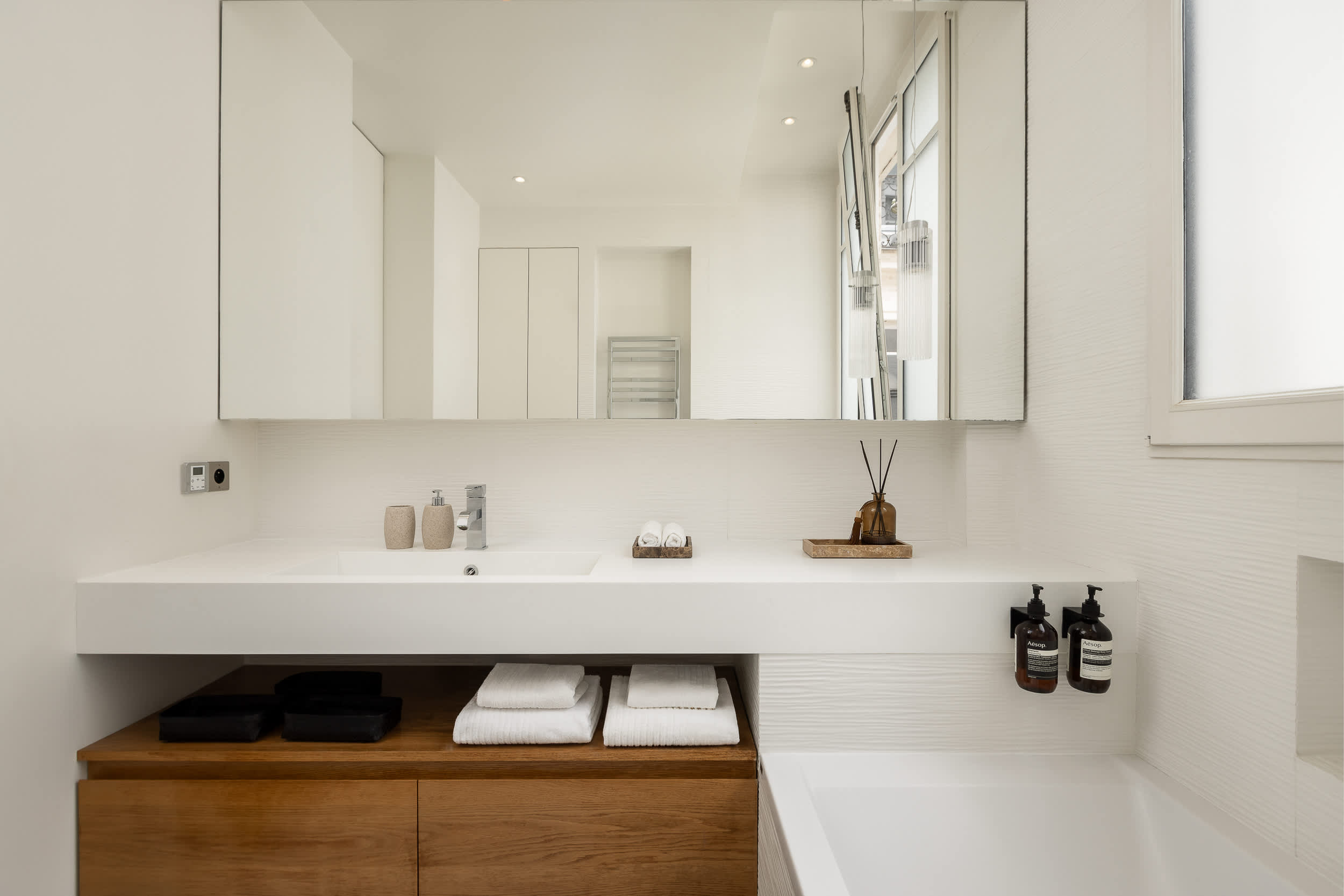 Classy Montaigne 2BR Suite 7P