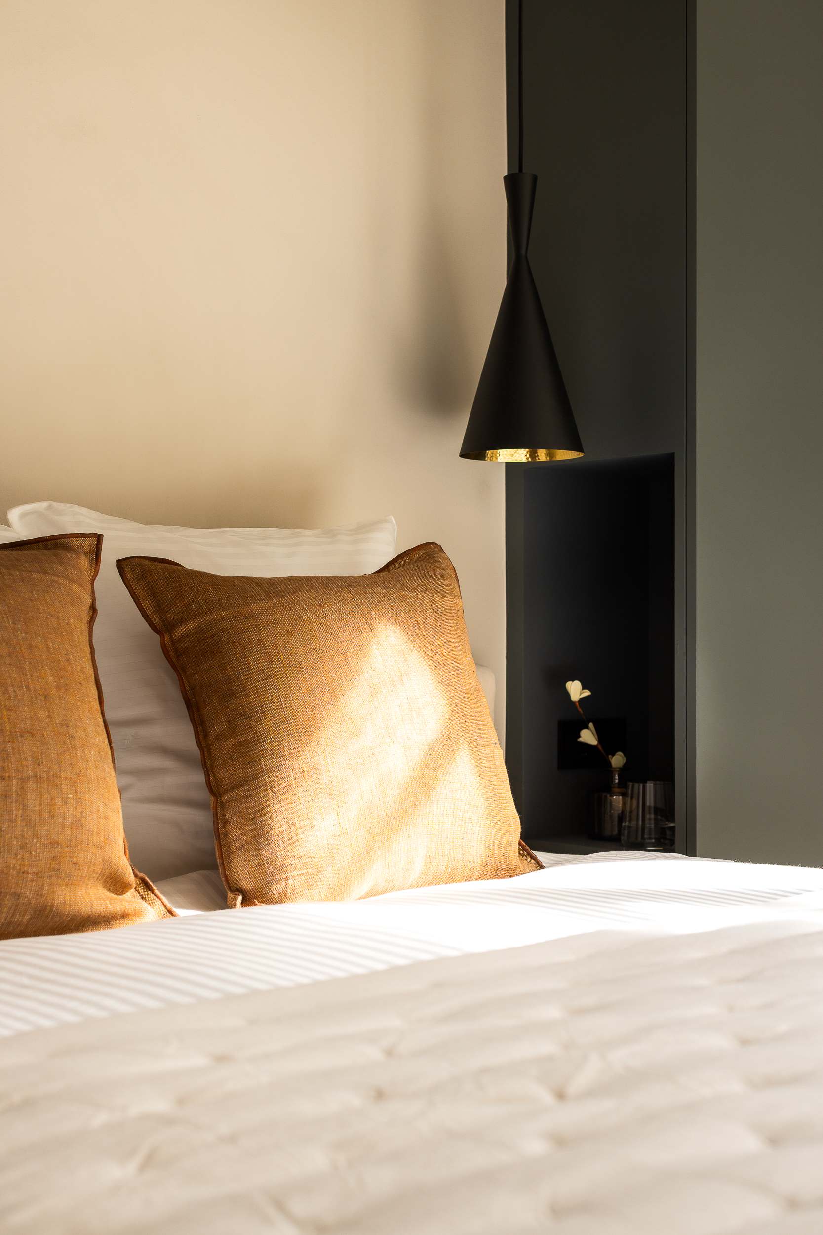 Classy Montaigne 2BR Suite 7P — 9