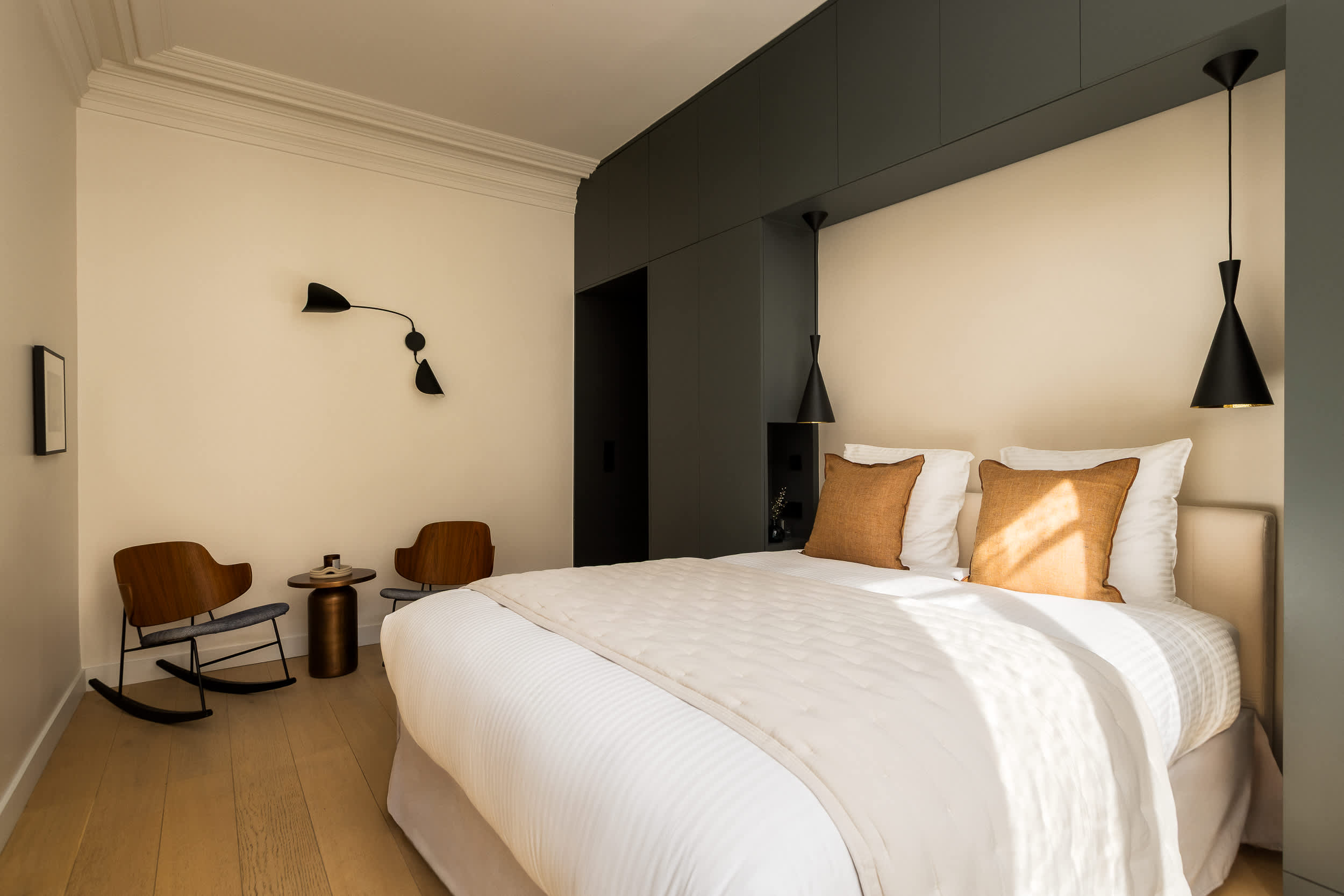 Classy Montaigne 2BR Suite 7P — 8