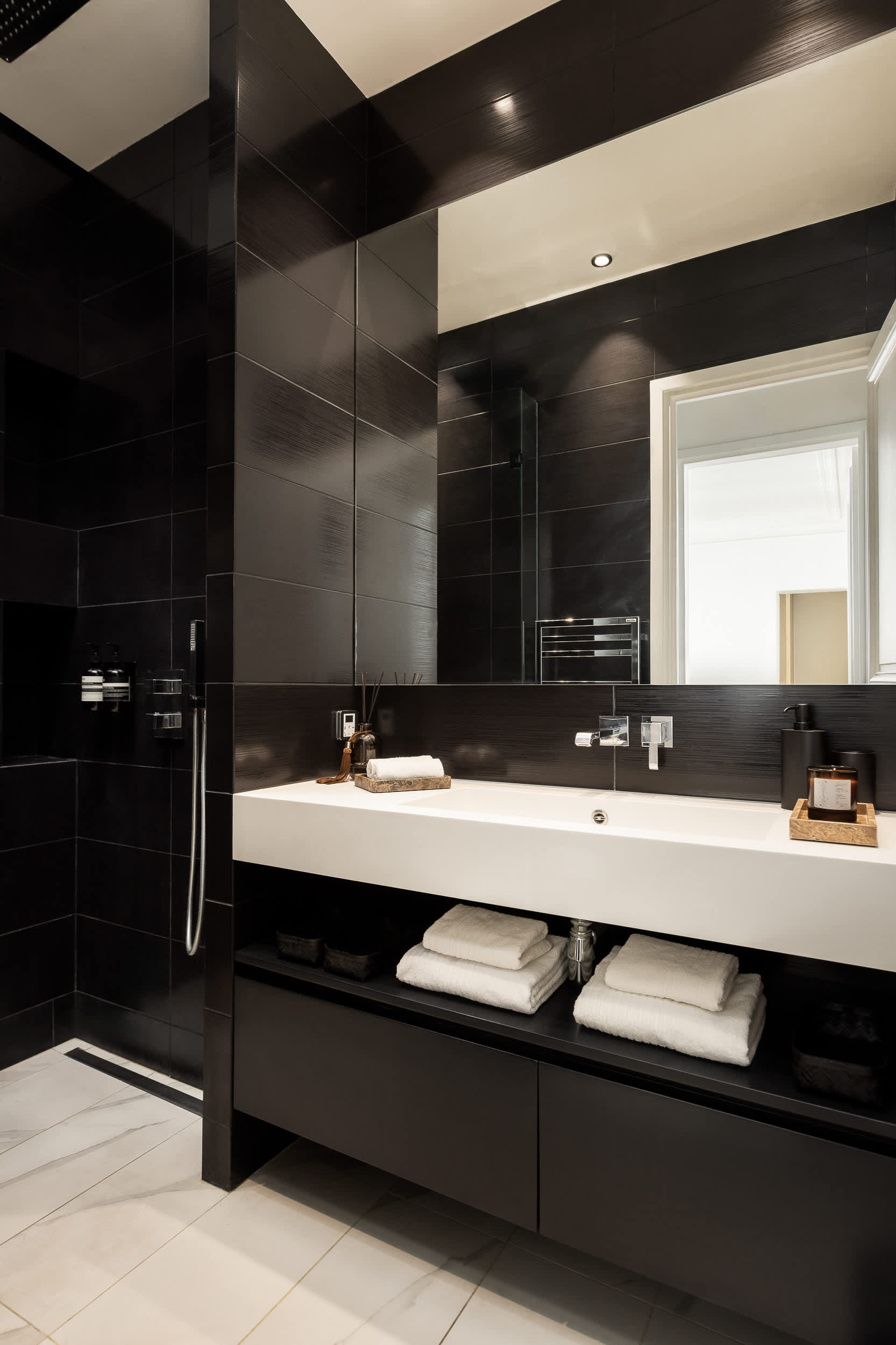 Classy Montaigne 2BR Suite 7P — 19