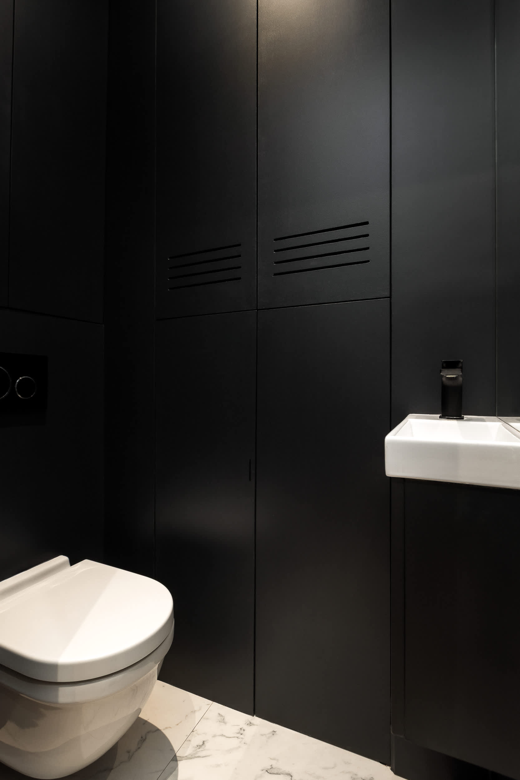 Classy Montaigne 2BR Suite 7P — 21