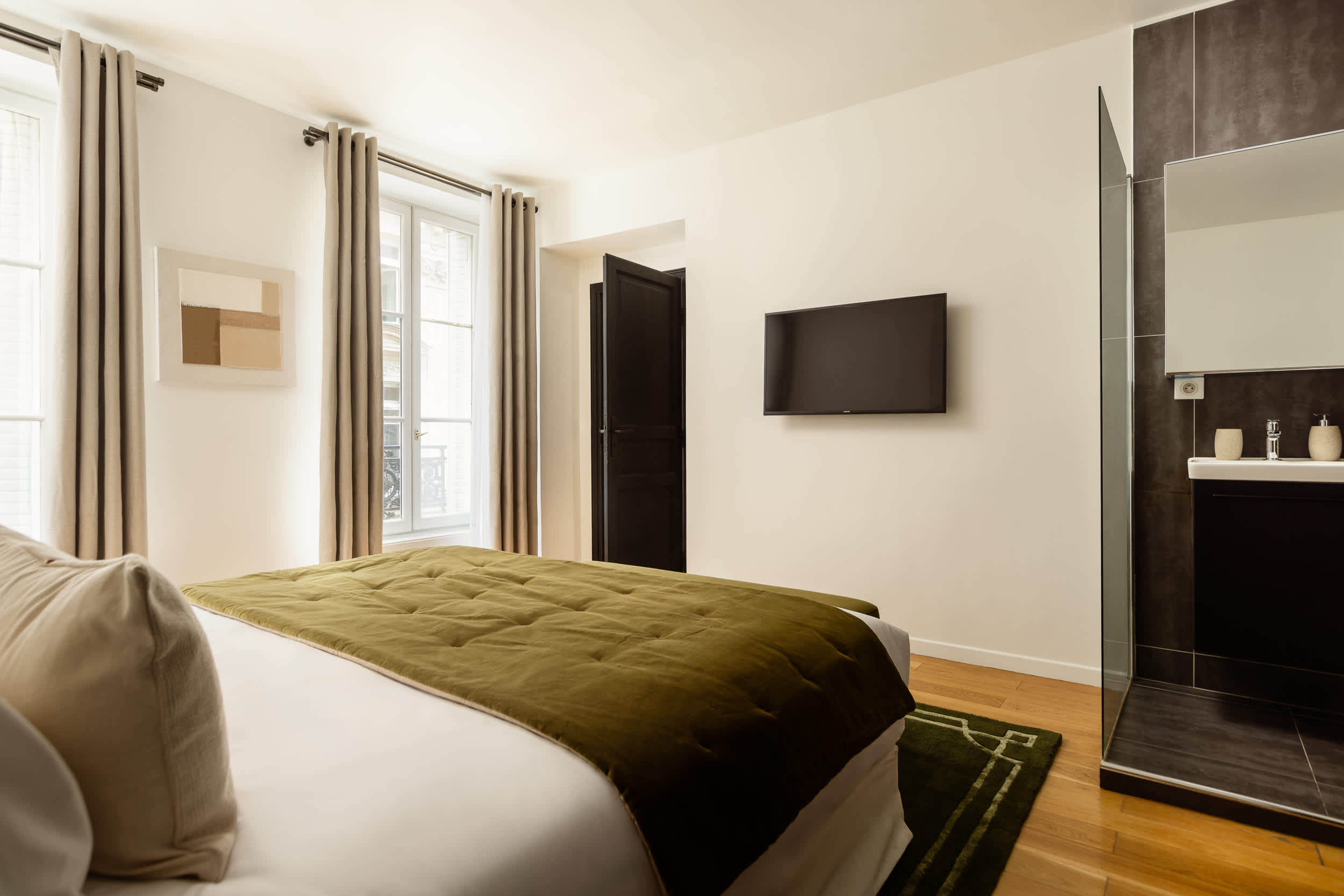 Champs Elysees Fancy Home 2BDR 6PPL — 13