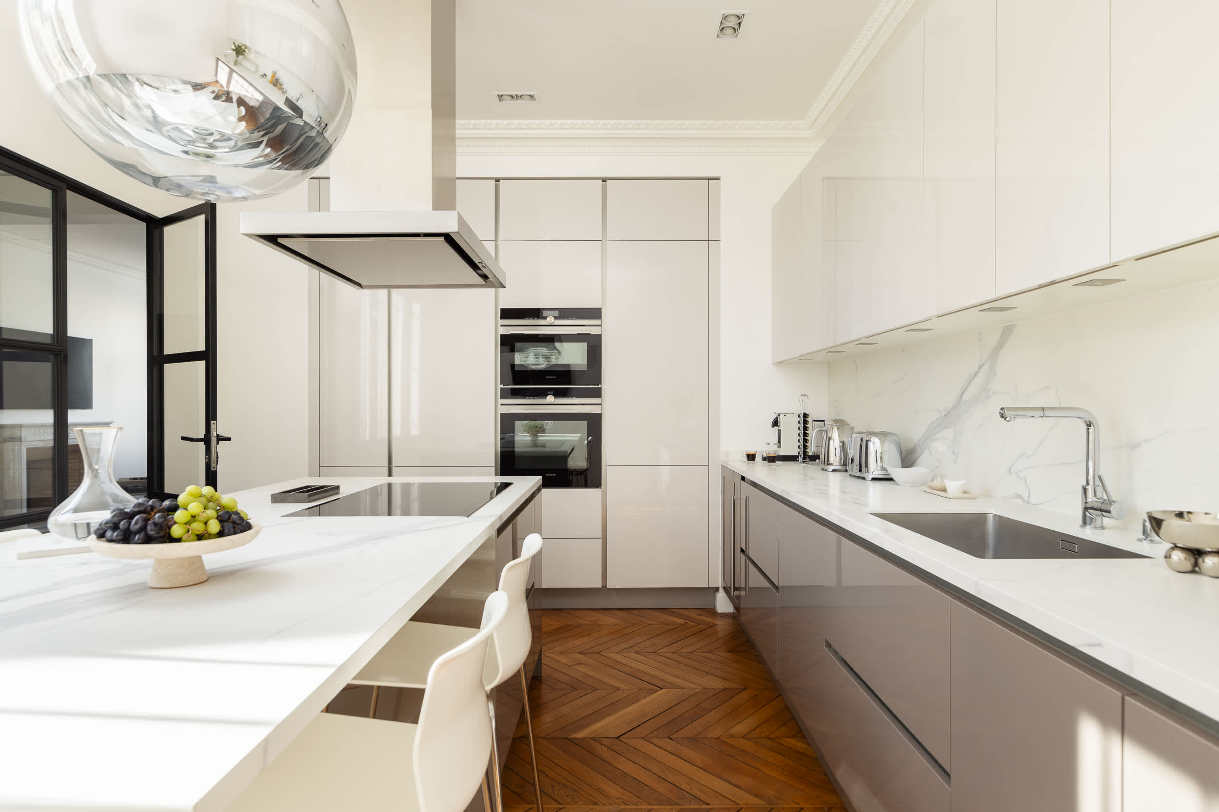Montaigne Collection V 4BR 8PPL Duplex with AC — 27