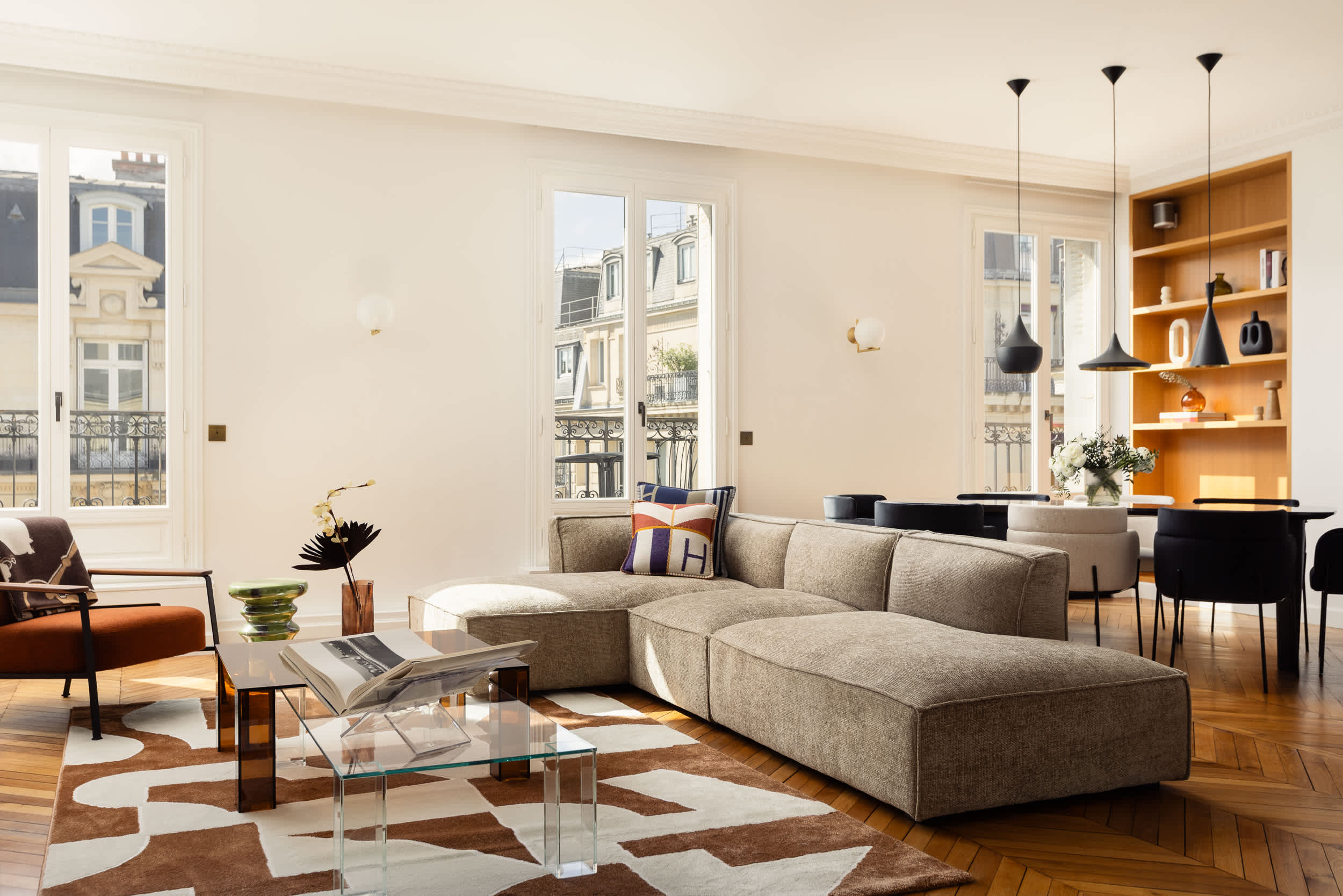Montaigne Collection V 4BR 8PPL Duplex with AC