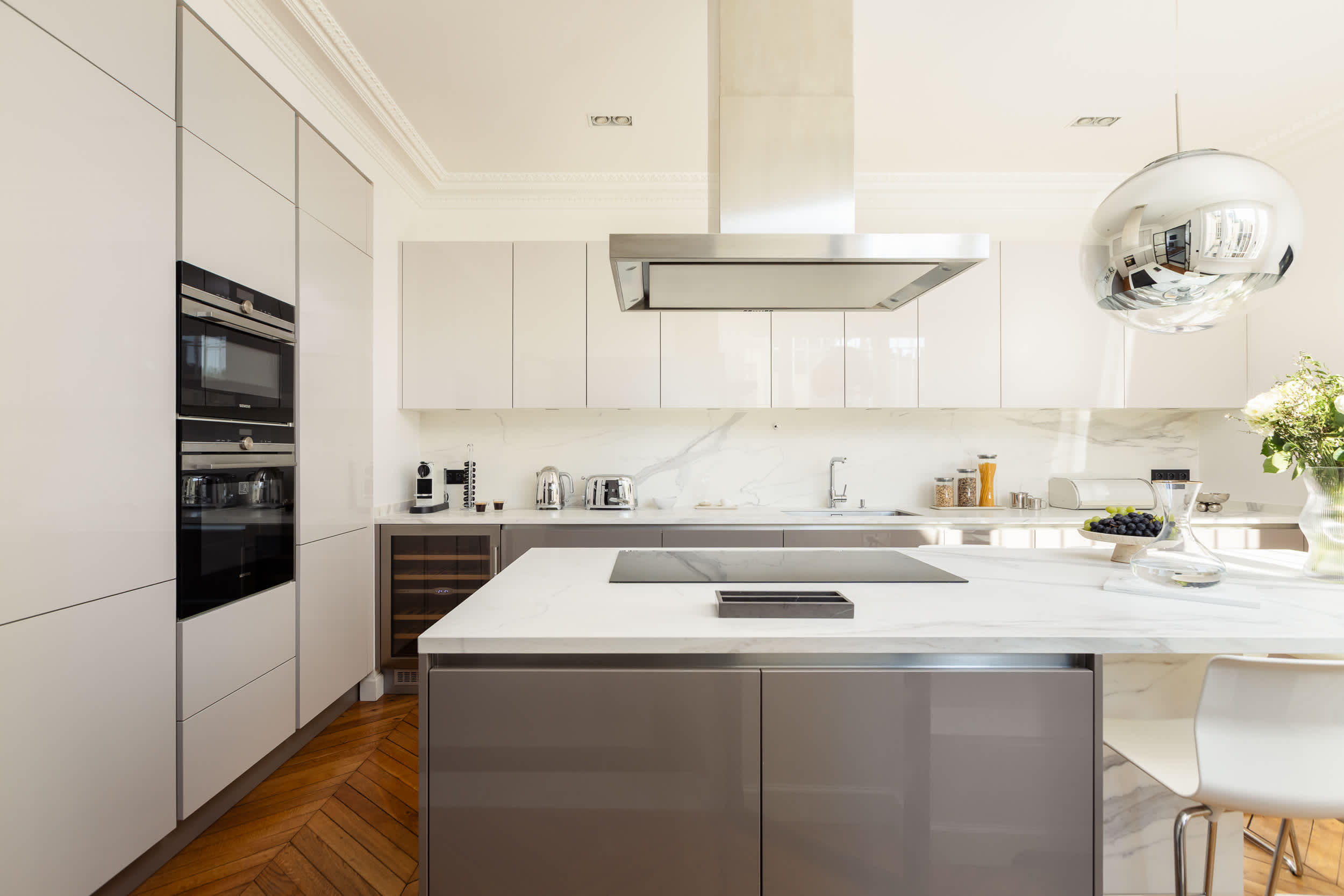 Montaigne Collection V 4BR 8PPL Duplex with AC — 26