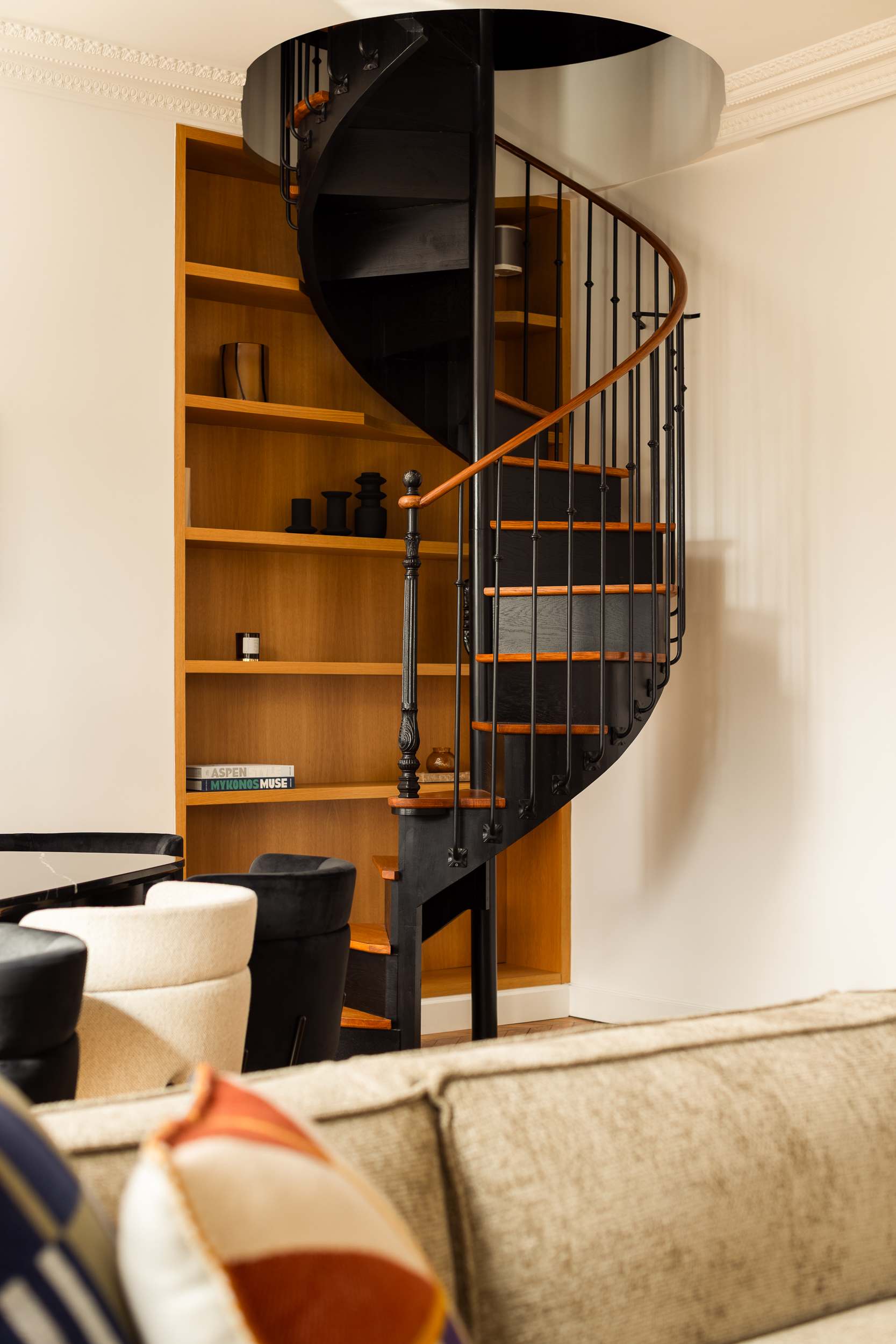 Montaigne Collection V 4BR 8PPL Duplex with AC — 25