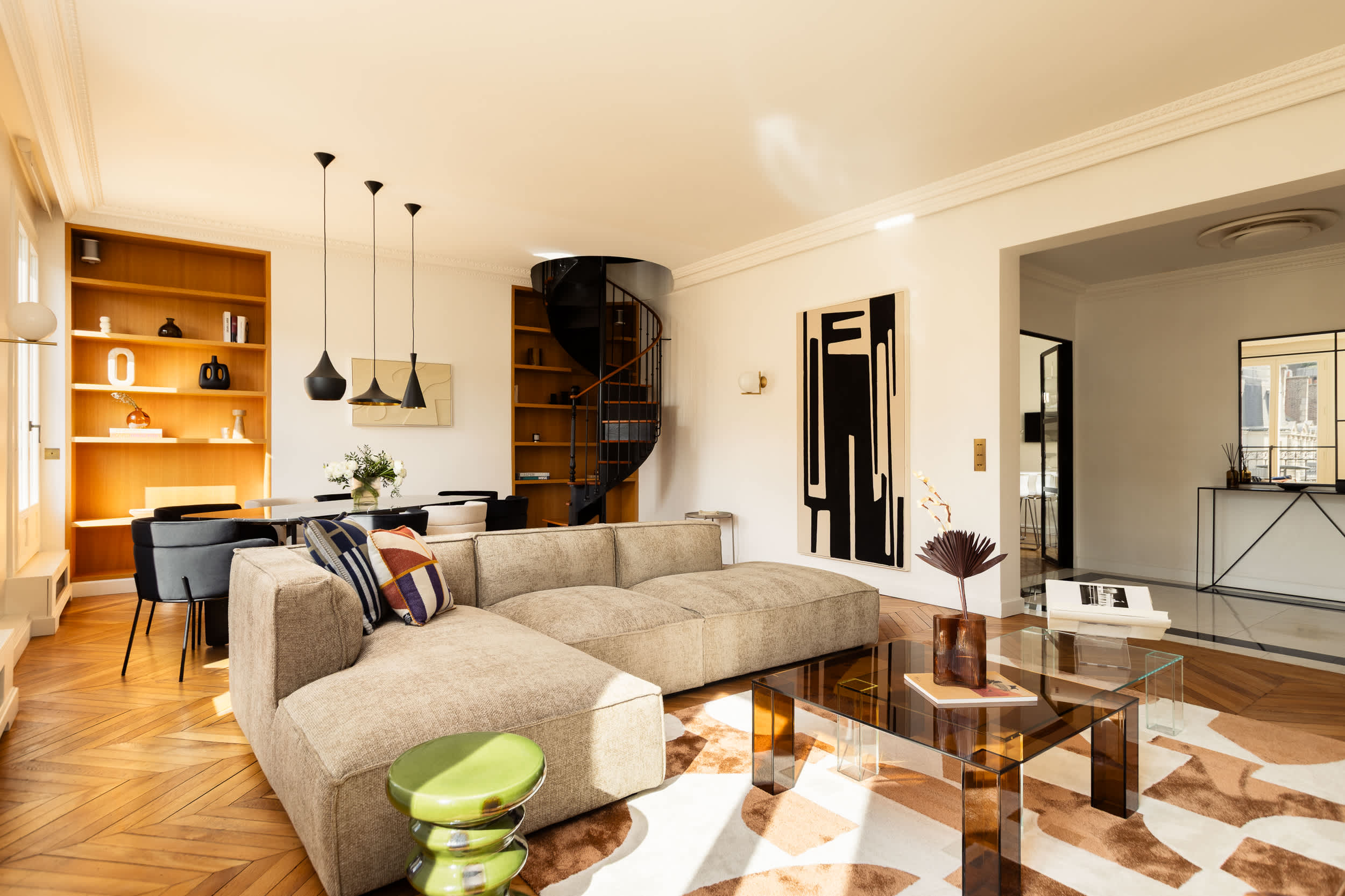 Montaigne Collection V 4BR 8PPL Duplex with AC — 3