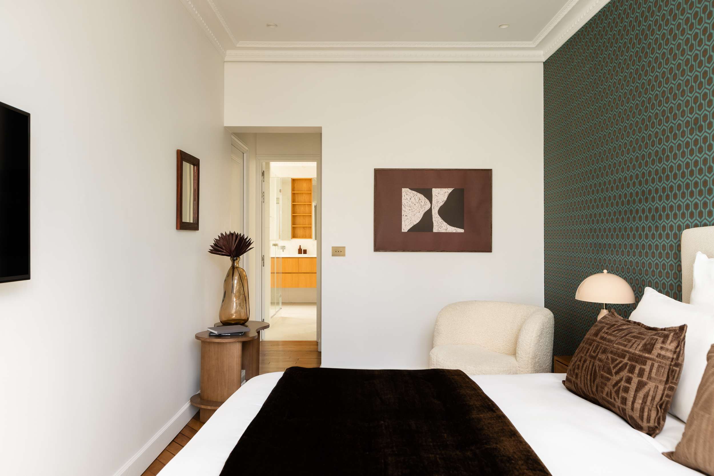 Montaigne Collection V 4BR 8PPL Duplex with AC