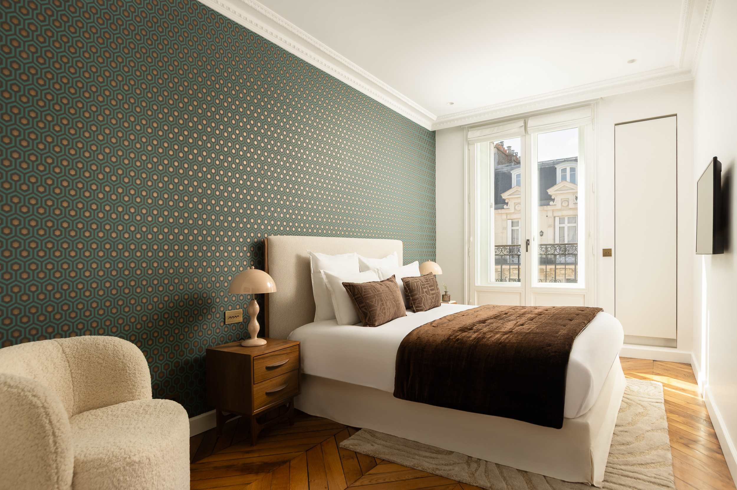 Montaigne Collection V 4BR 8PPL Duplex with AC