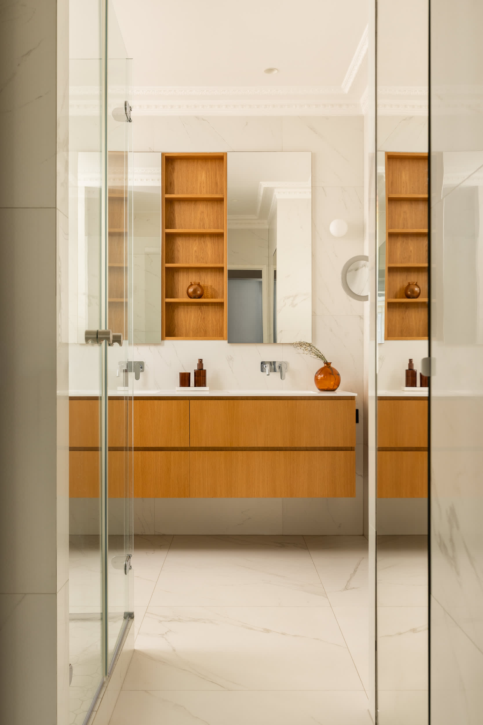 Montaigne Collection V 4BR 8PPL Duplex with AC — 20