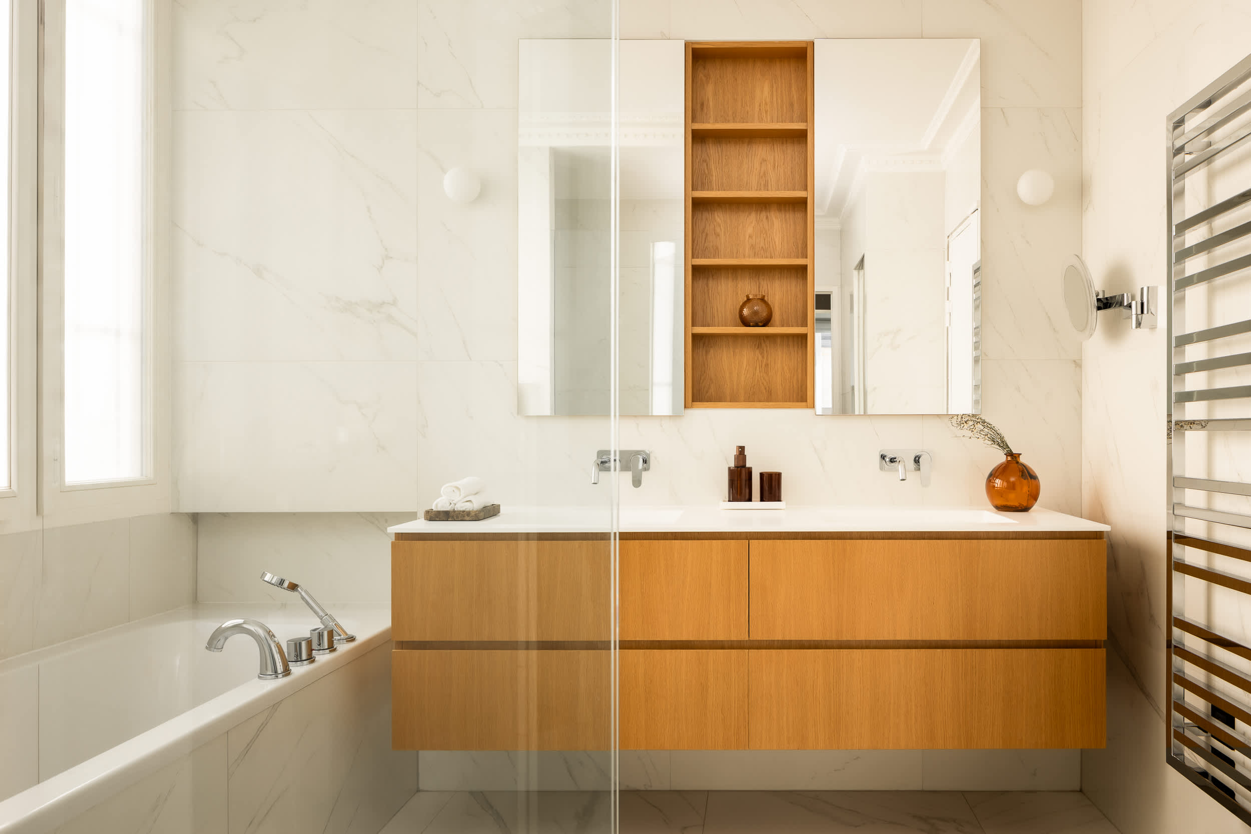 Montaigne Collection V 4BR 8PPL Duplex with AC