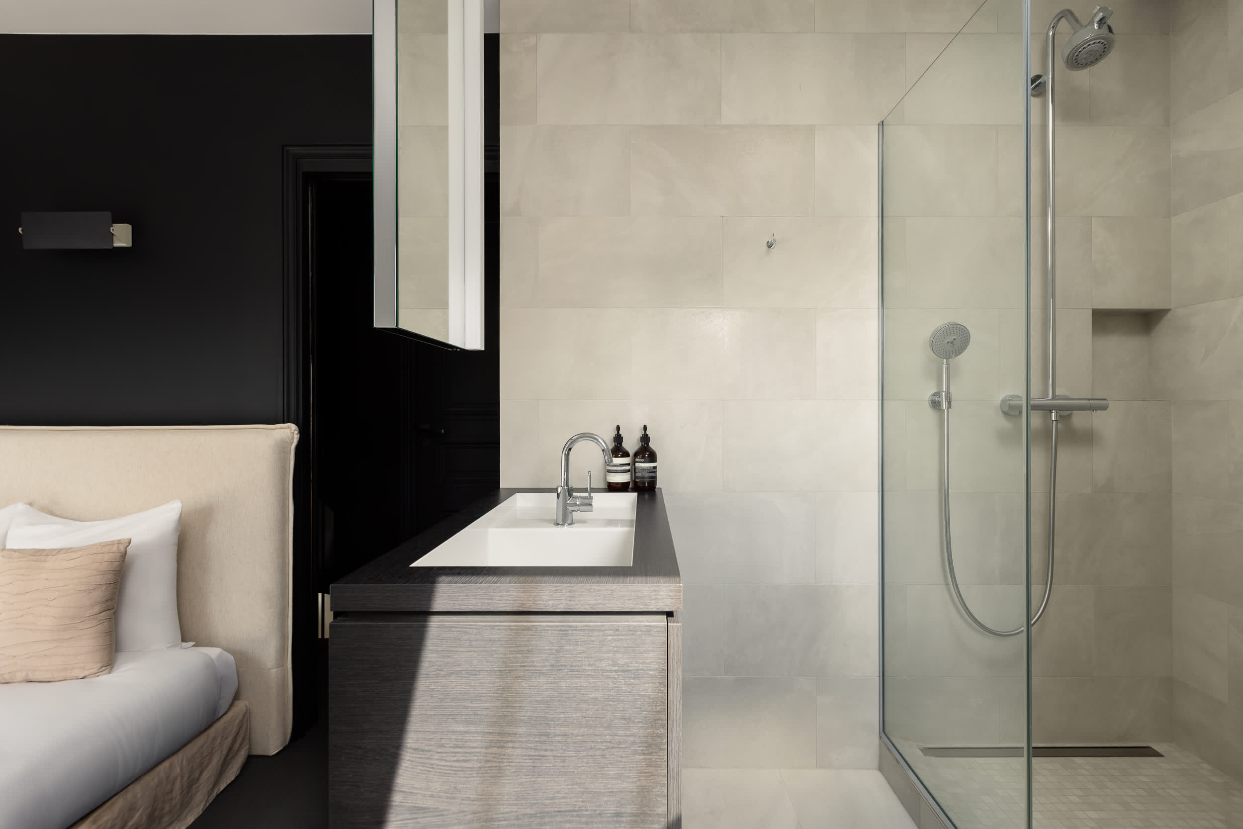 Montaigne Collection V 4BR 8PPL Duplex with AC — 23