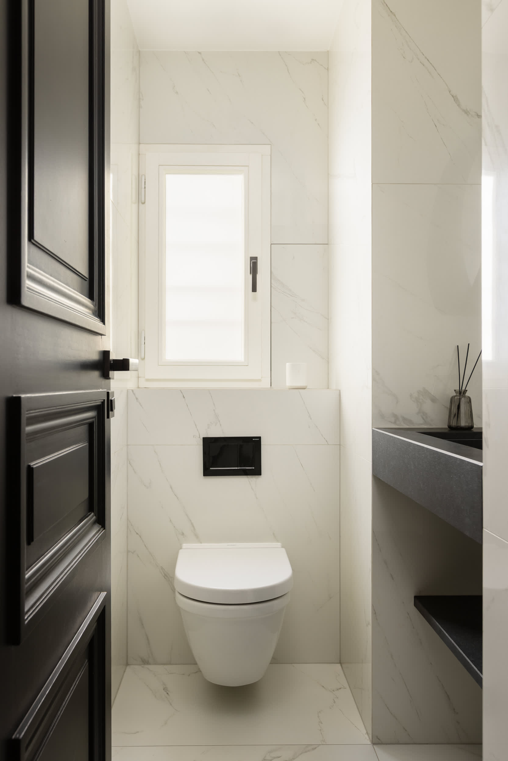 Montaigne Collection V 4BR 8PPL Duplex with AC — 28