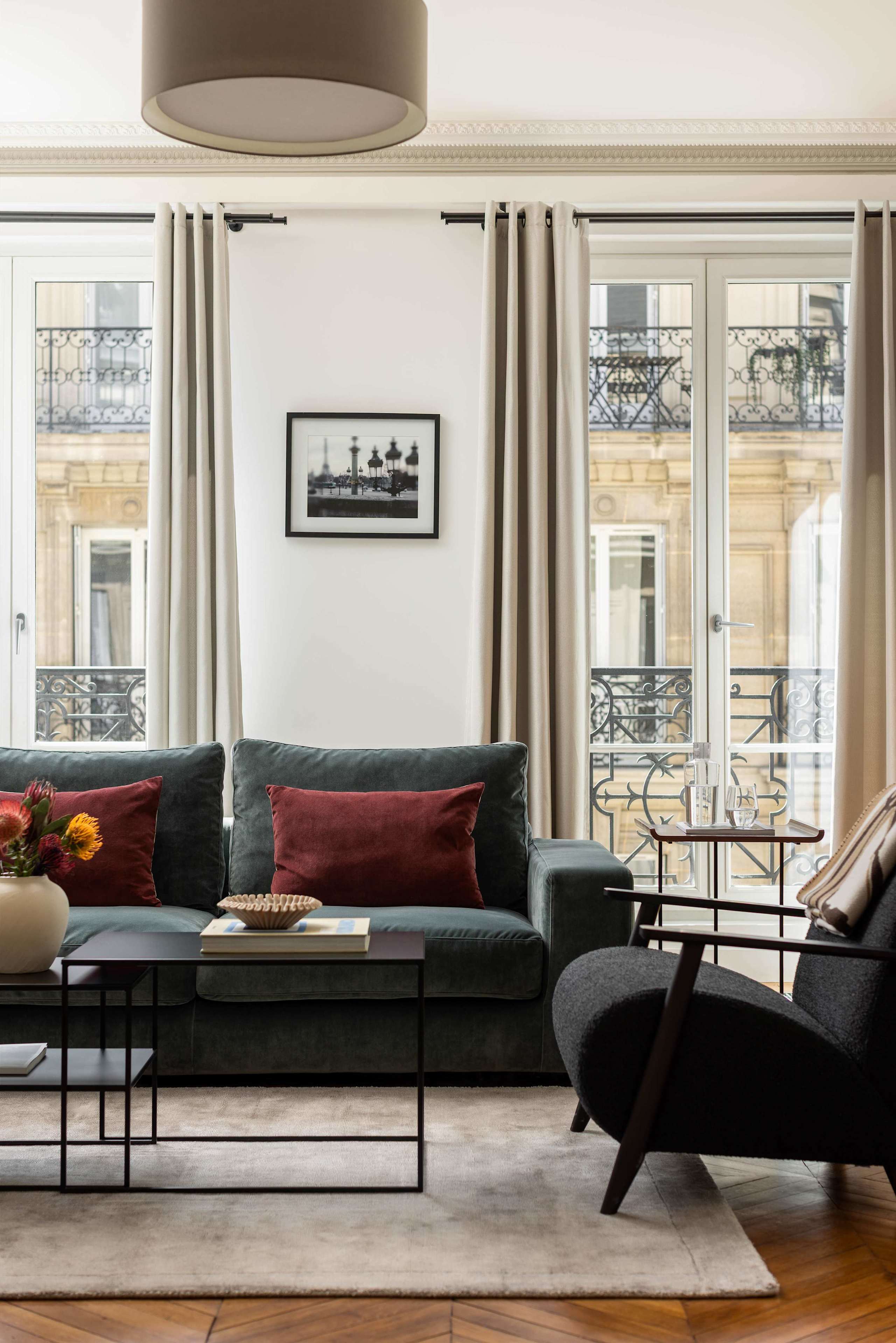Stylish Flat 2 Bedroom by Champs Elysees — 2