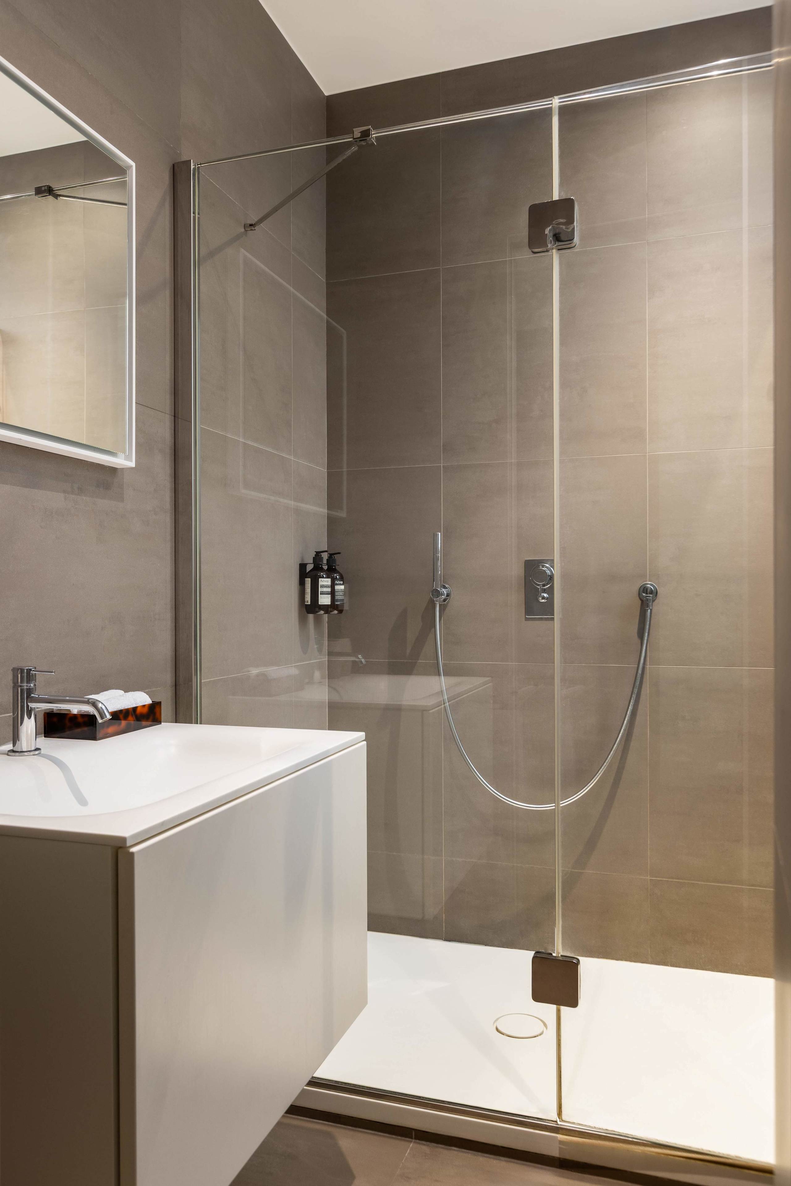 Stylish Flat 2 Bedroom by Champs Elysees — 23