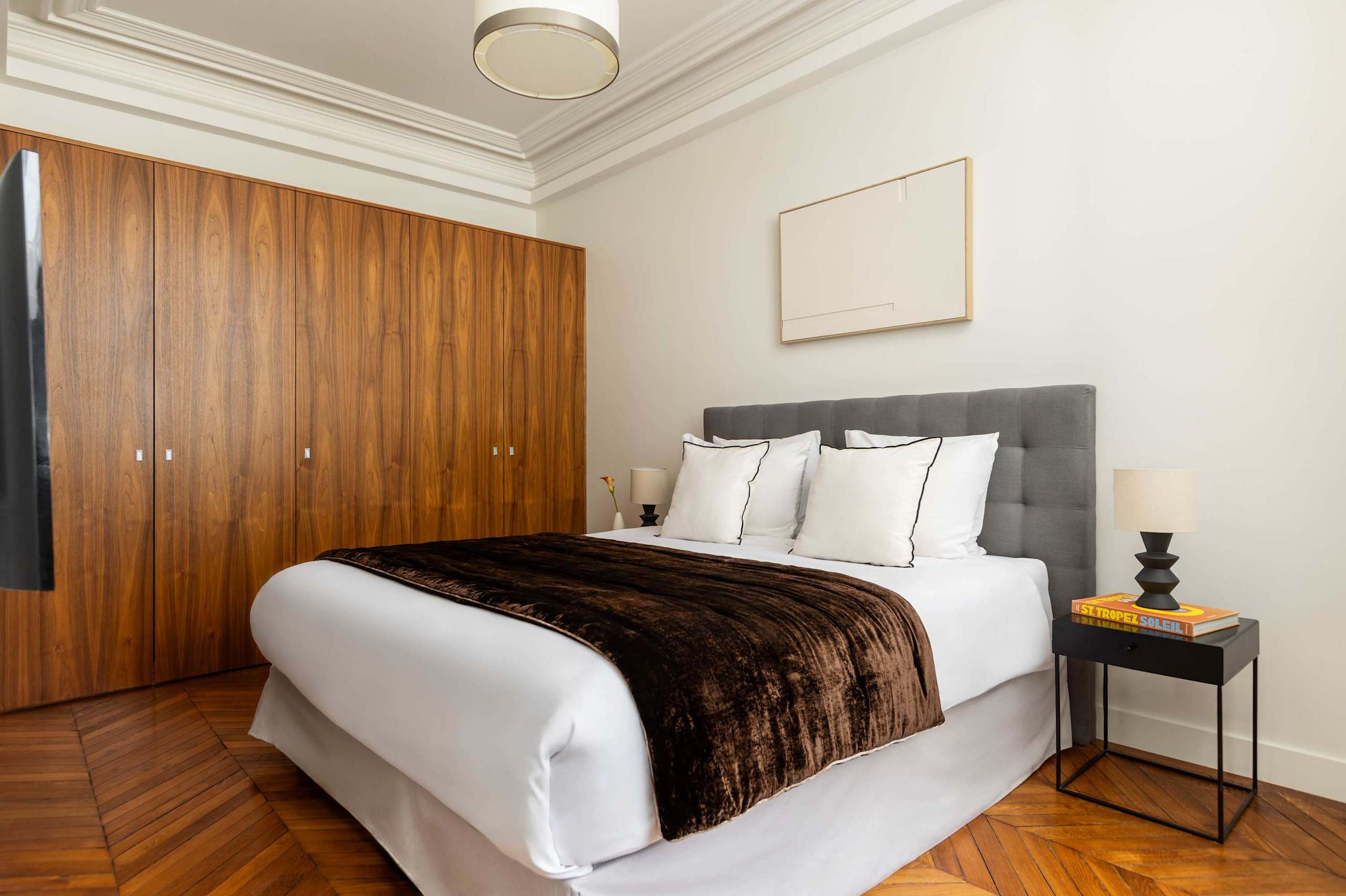 Stylish Flat 2 Bedroom by Champs Elysees